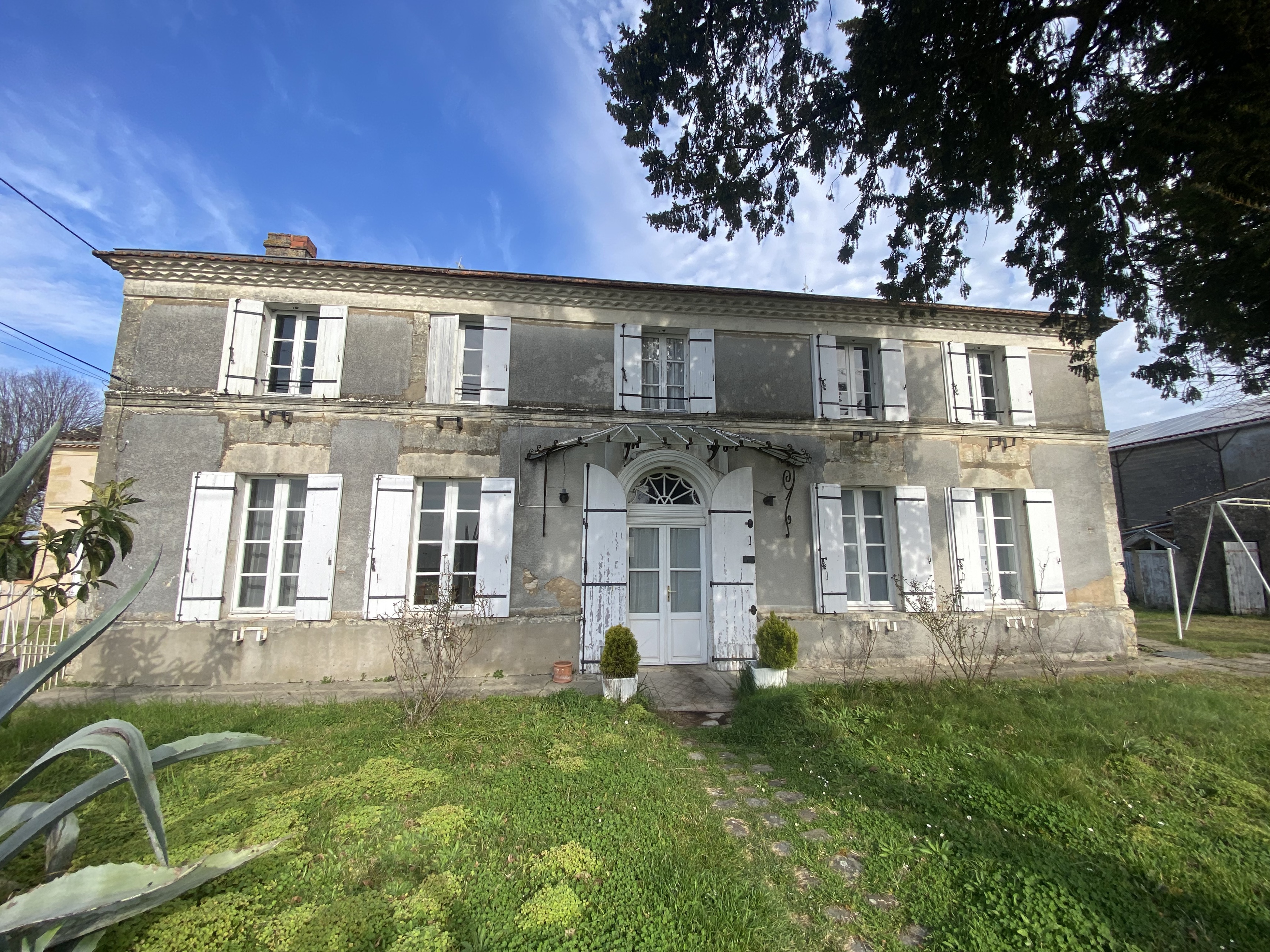 Achat immobilier Maison 6 pièces  167m2 à Saint-Gènes-de-Blaye (33390) - Photo n°1