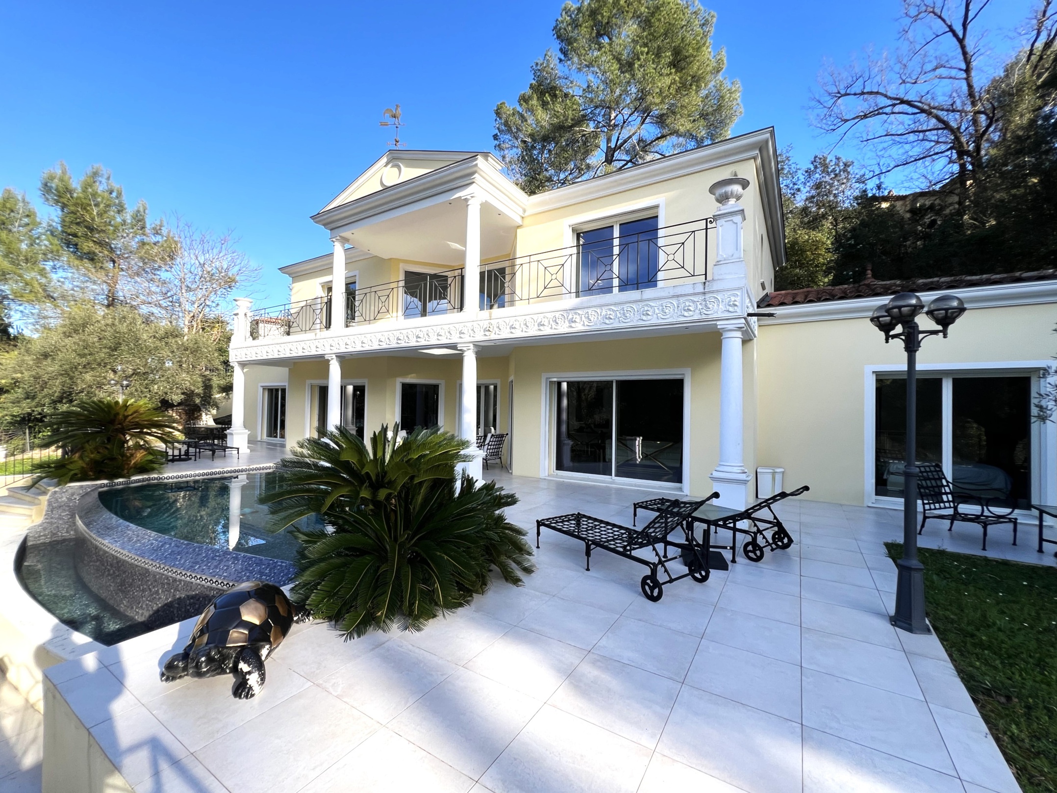 maison 5 pièces - 220m2 à Mouans-Sartoux (06370)