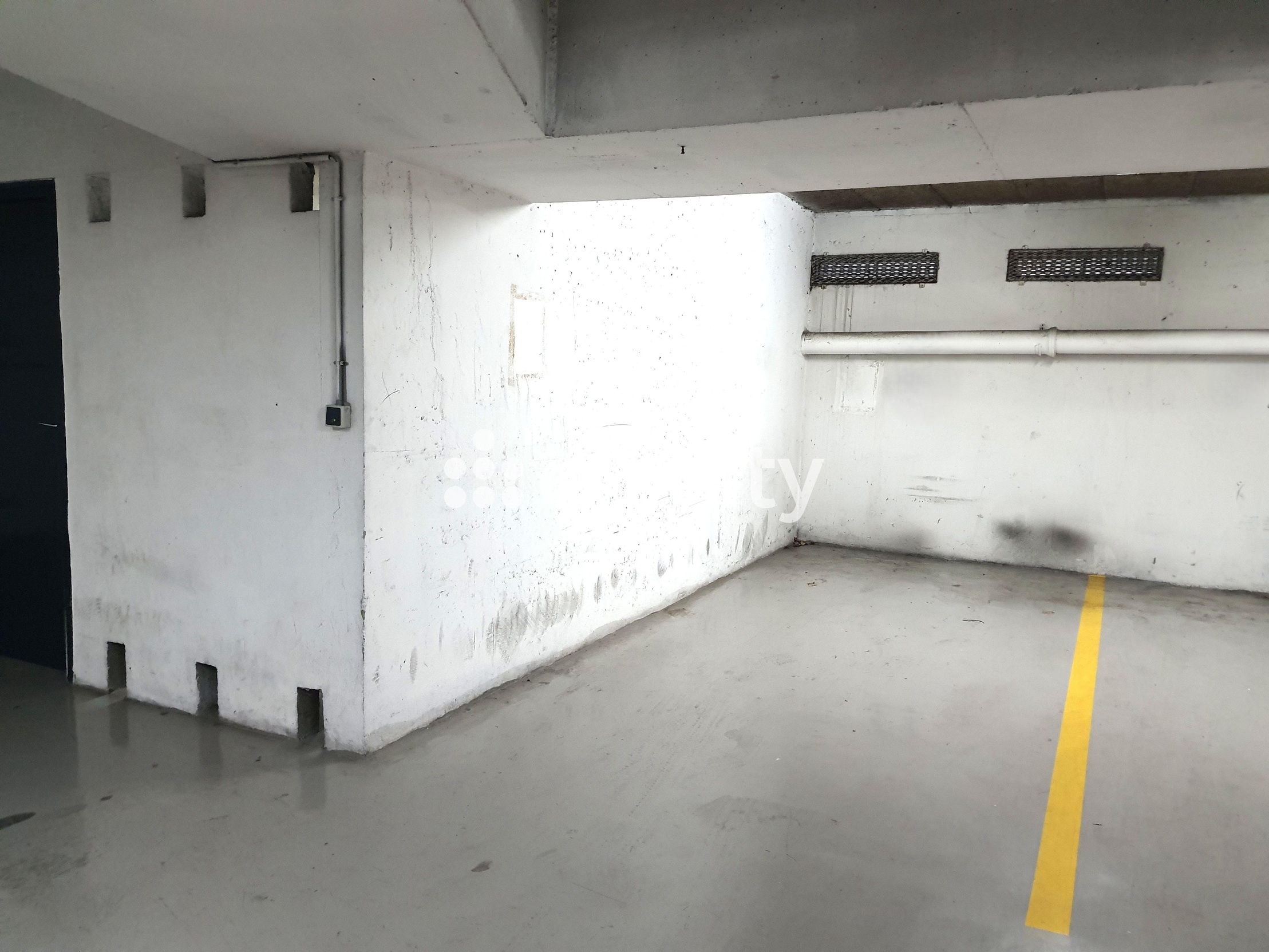 parking  - 10m2 à Paris (75019)