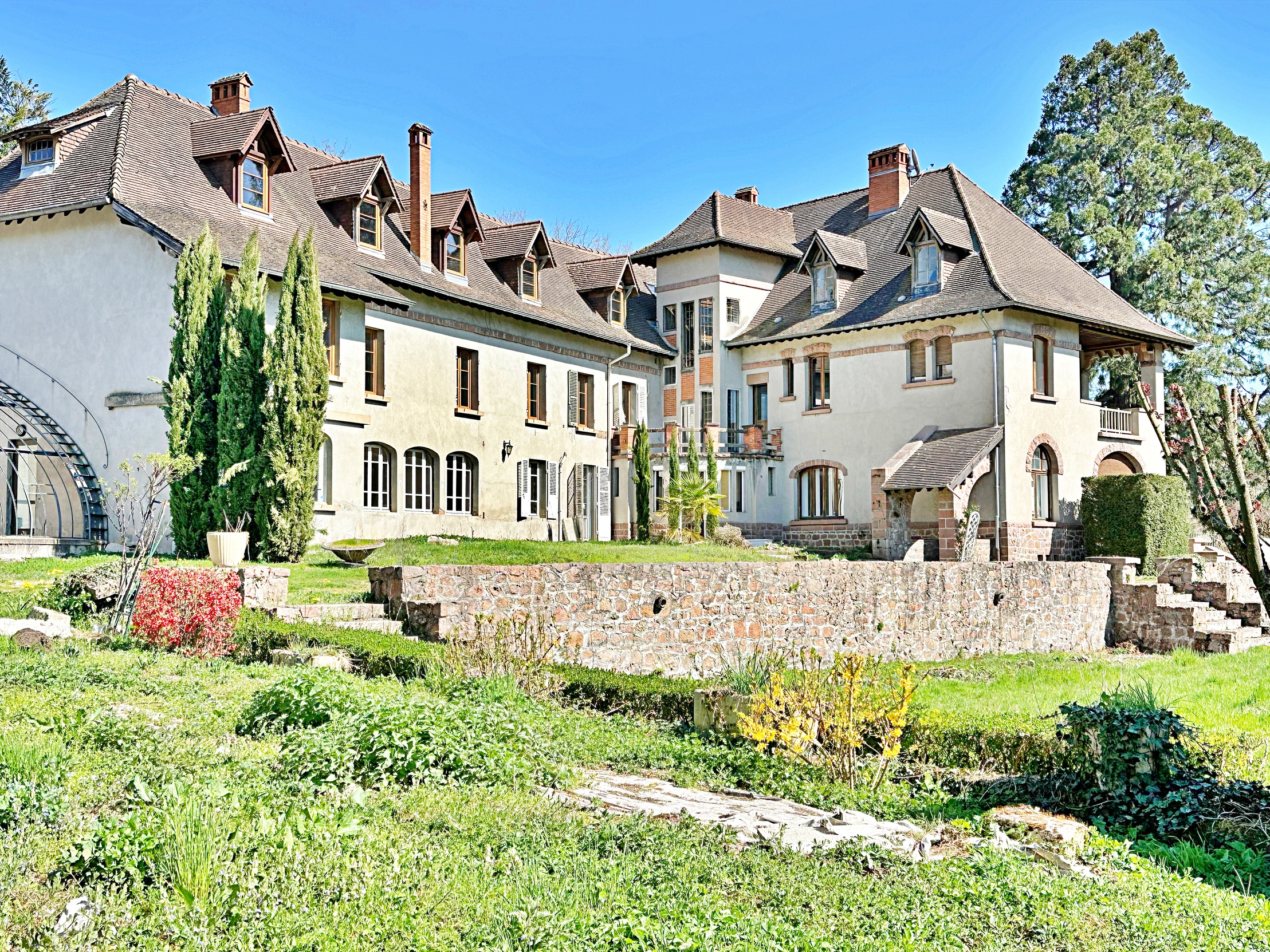 maison 20 pièces - 780,0m2 à Thizy-les-Bourgs (69240)