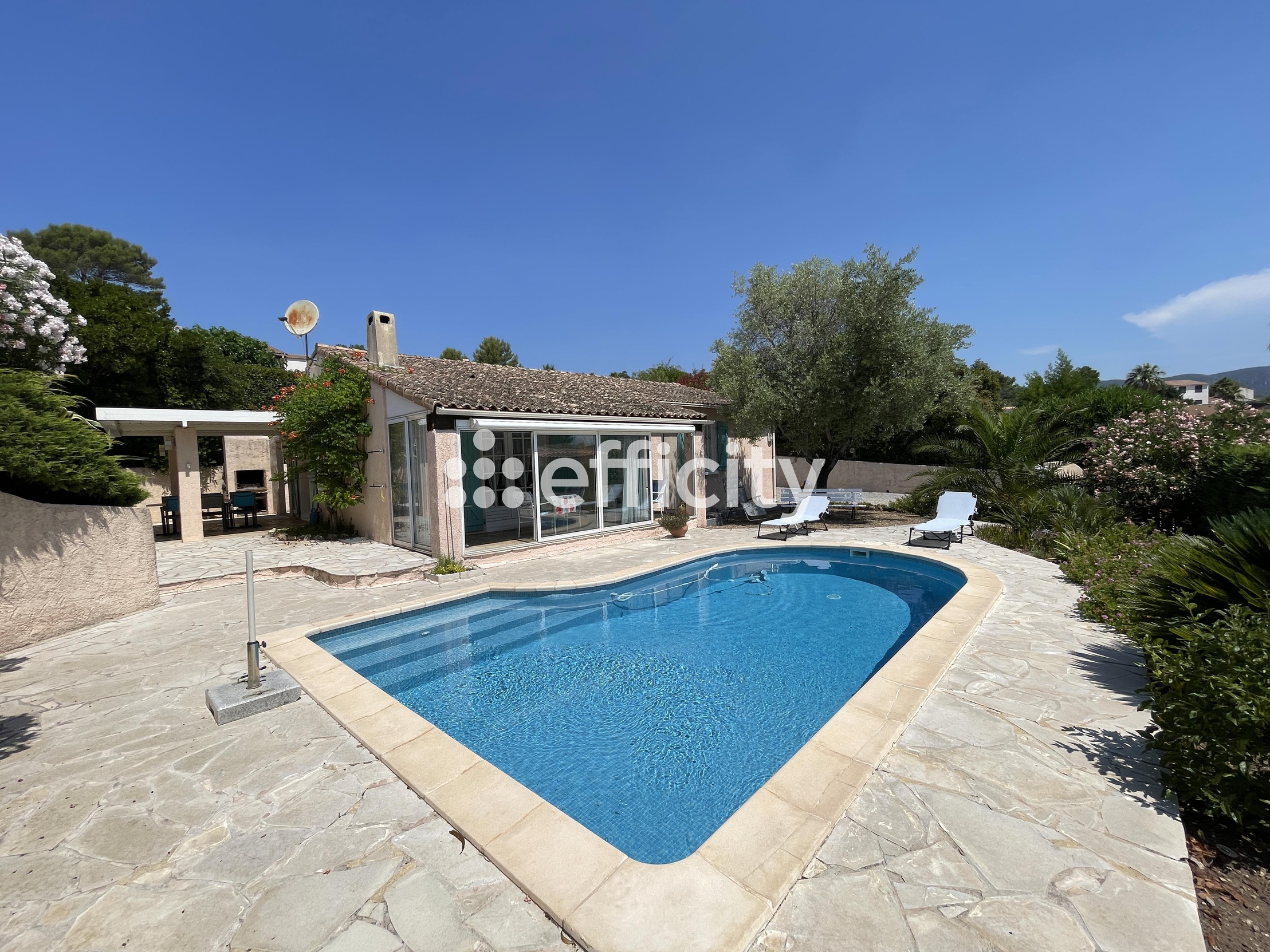 maison 5 pièces - 102,0m2 à Roquebrune-sur-Argens (83520)