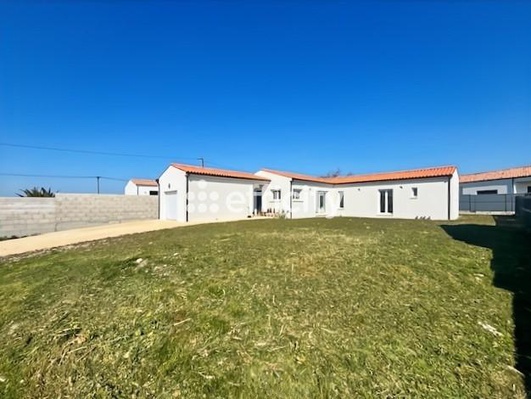 Achat immobilier Maison 4 pièces  102m2 à Semussac (17120) - Photo n°1