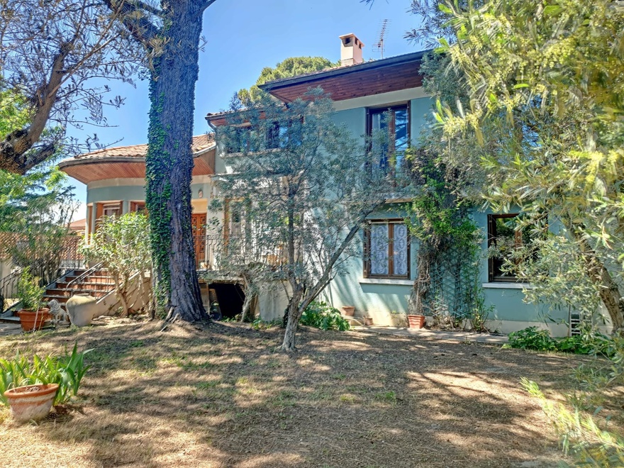 maison 10 pièces - 270m2 à Sénas (13560)