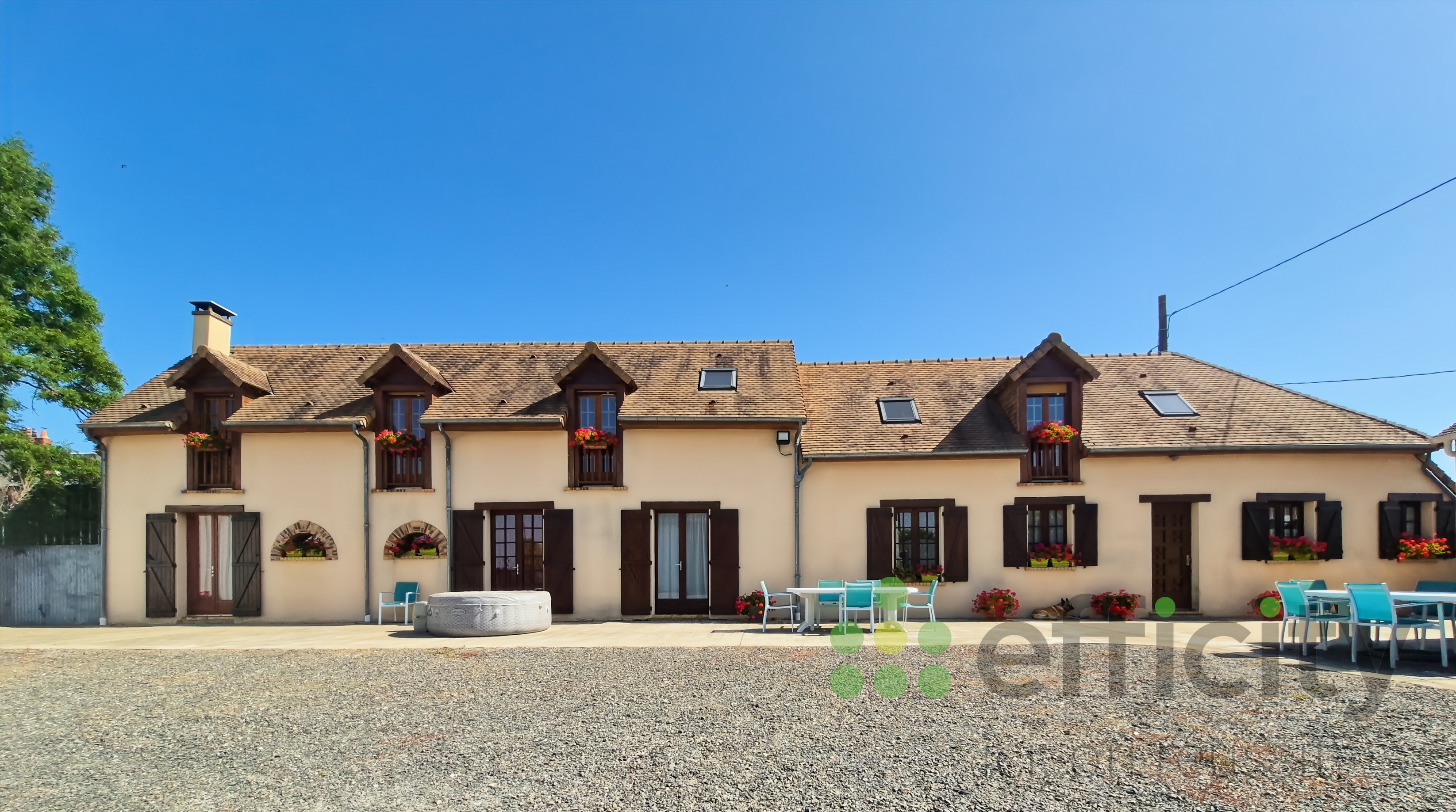 Achat immobilier Maison 7 pièces  180m2 à Allonnes (72700) - Photo n°1