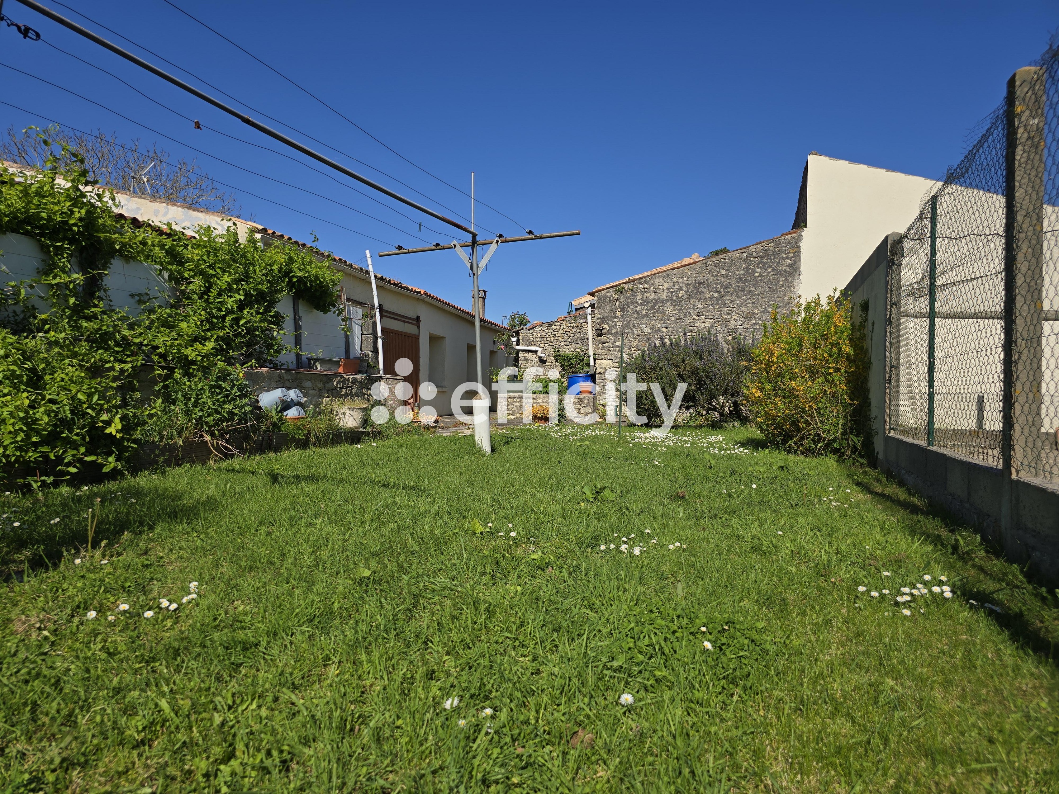 Achat immobilier Maison 3 pièces  92m2 à Longèves (17230) - Photo n°1