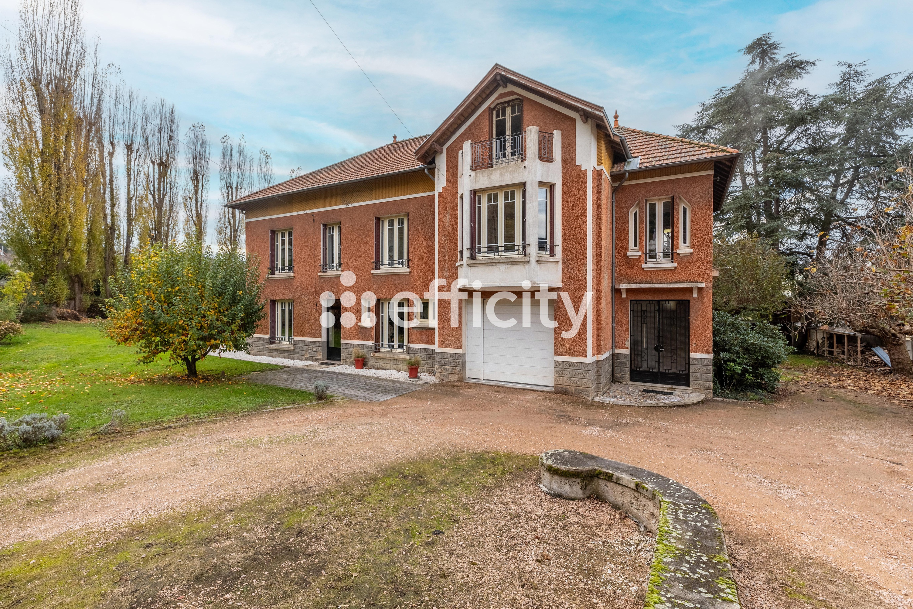 maison 7 pièces - 227m2 à Thiers (63300)