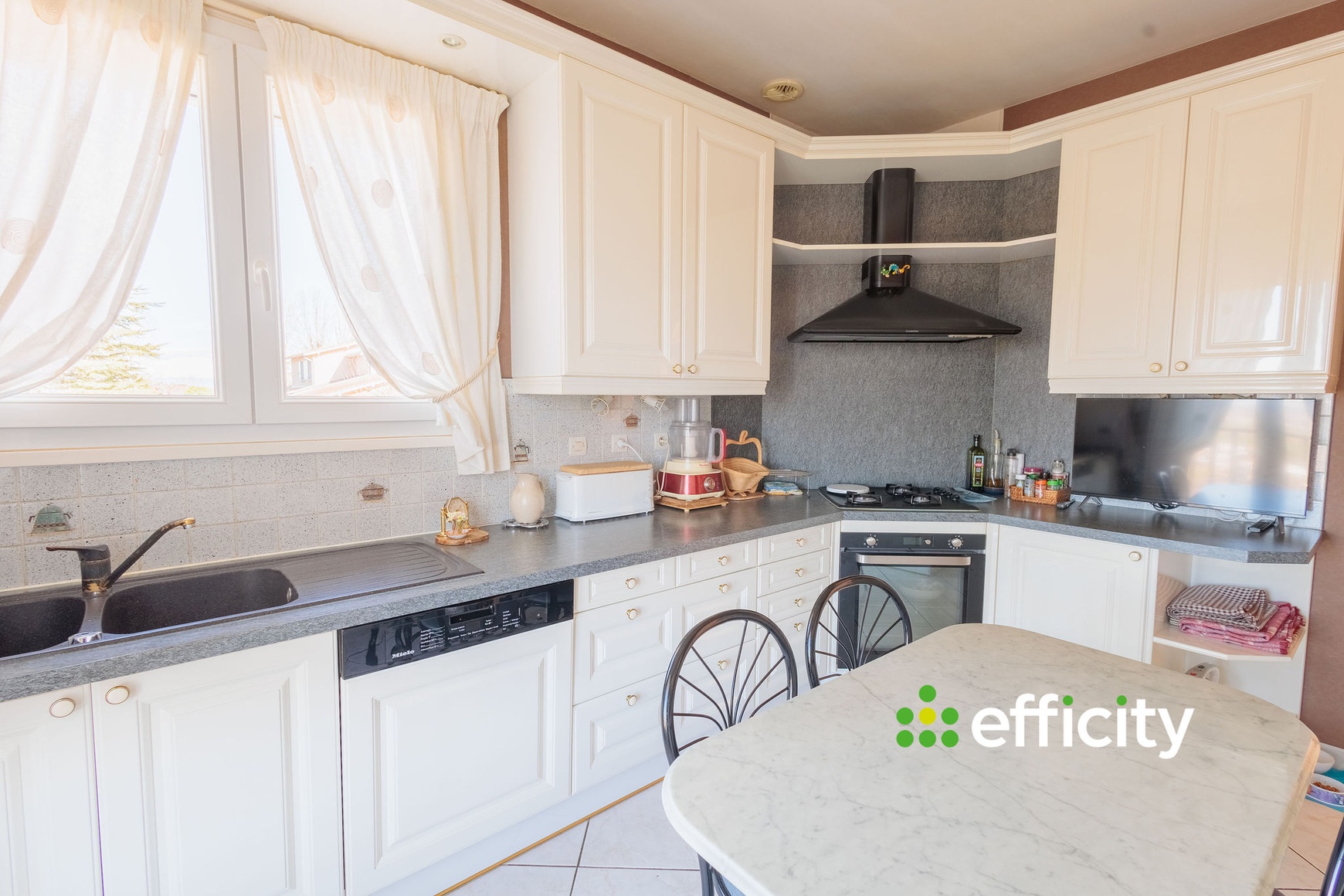 Achat immobilier Maison 8 pièces  232m2 à Saint-Pierre-de-Chandieu (69780) - Photo n°8