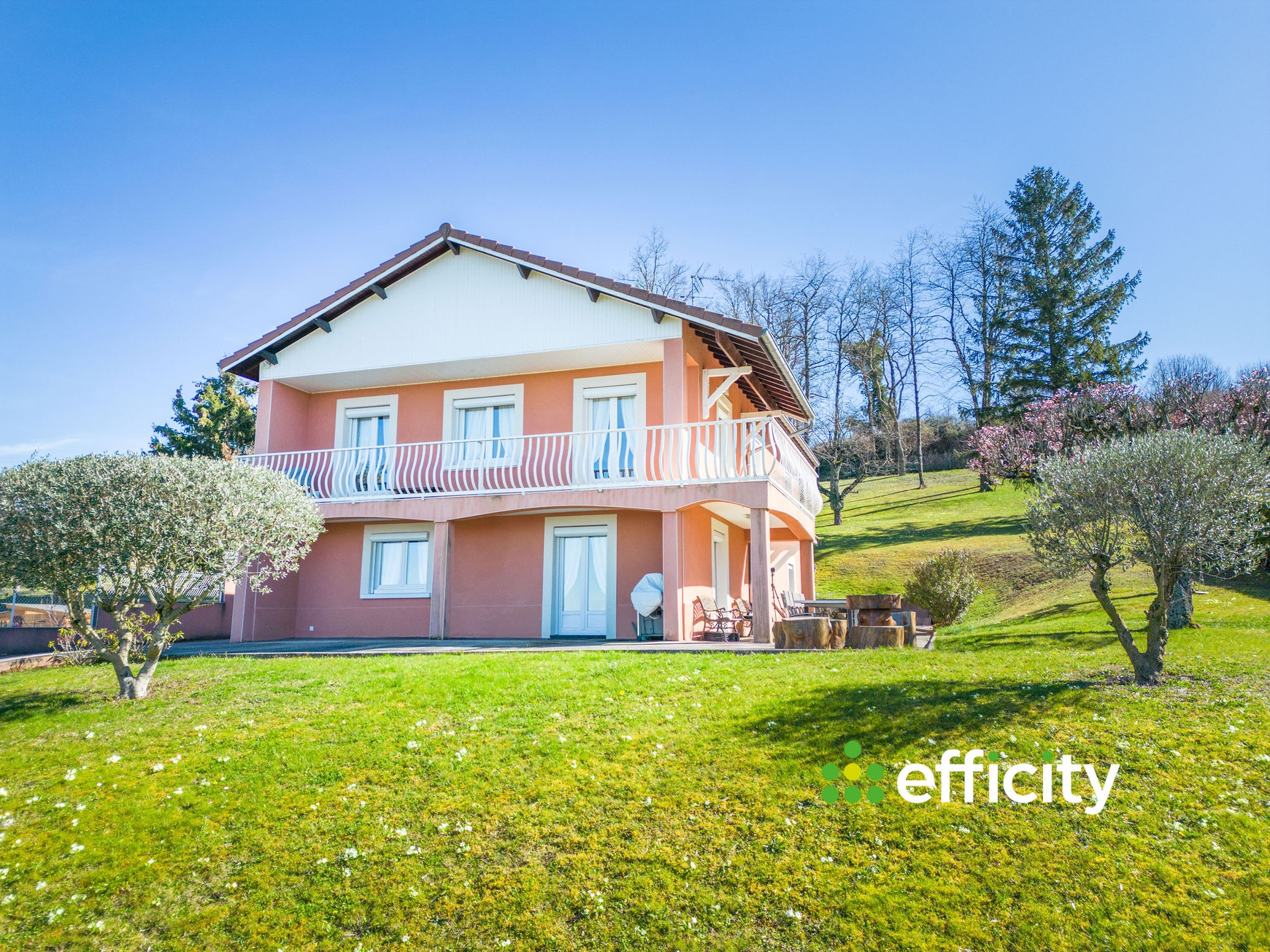 Achat immobilier Maison 8 pièces  232m2 à Saint-Pierre-de-Chandieu (69780) - Photo n°1