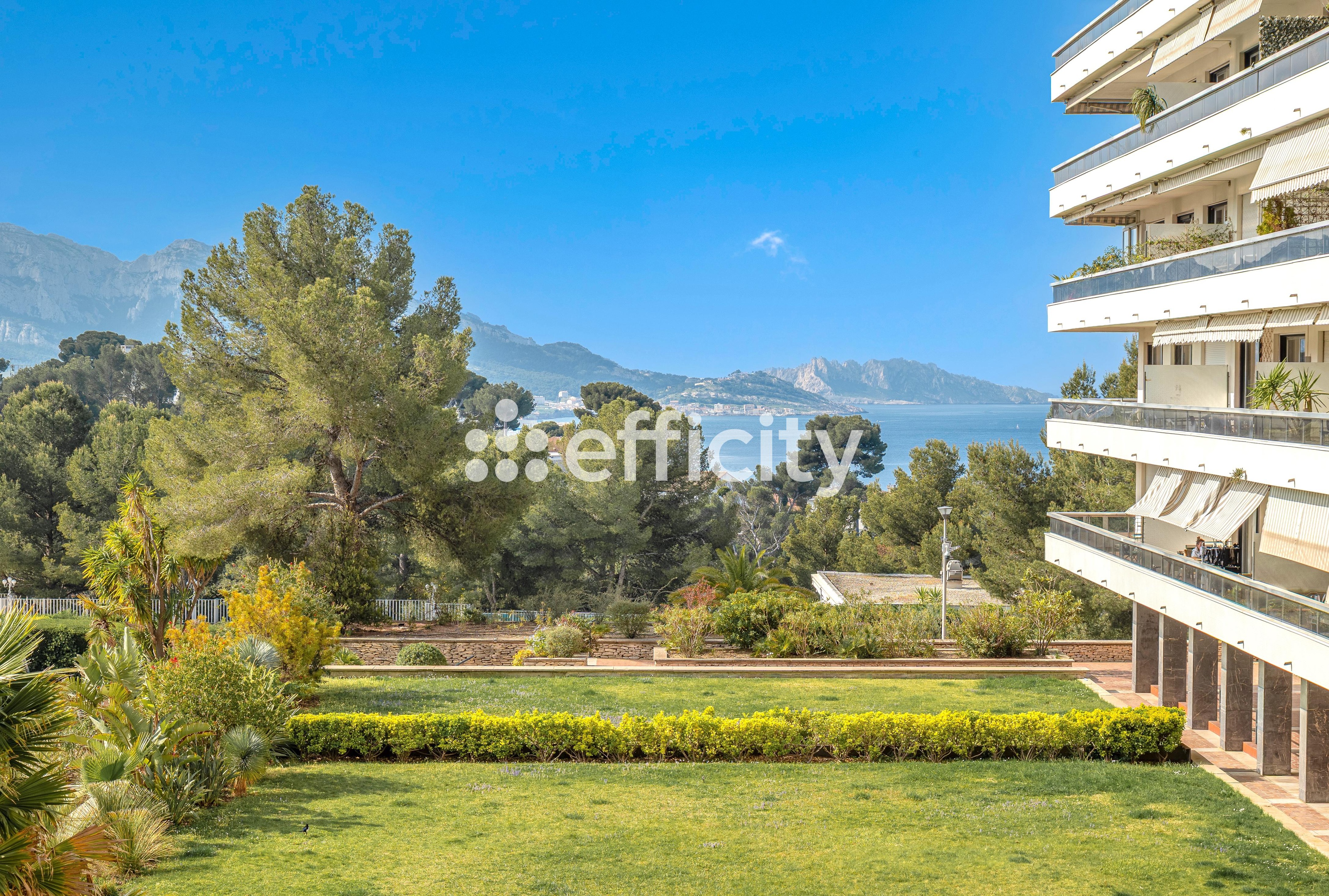 Achat immobilier Appartement 6 pièces  190m2 à Marseille (13008) - Photo n°1