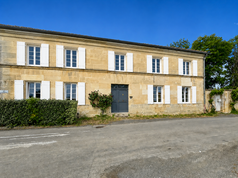 maison 8 pièces - 265m2 à Brizambourg (17770)