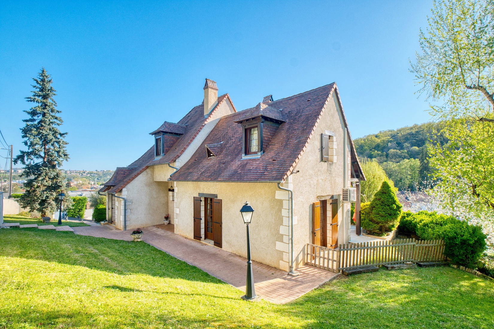 maison 8 pièces - 200m2 à Sanilhac (24660)