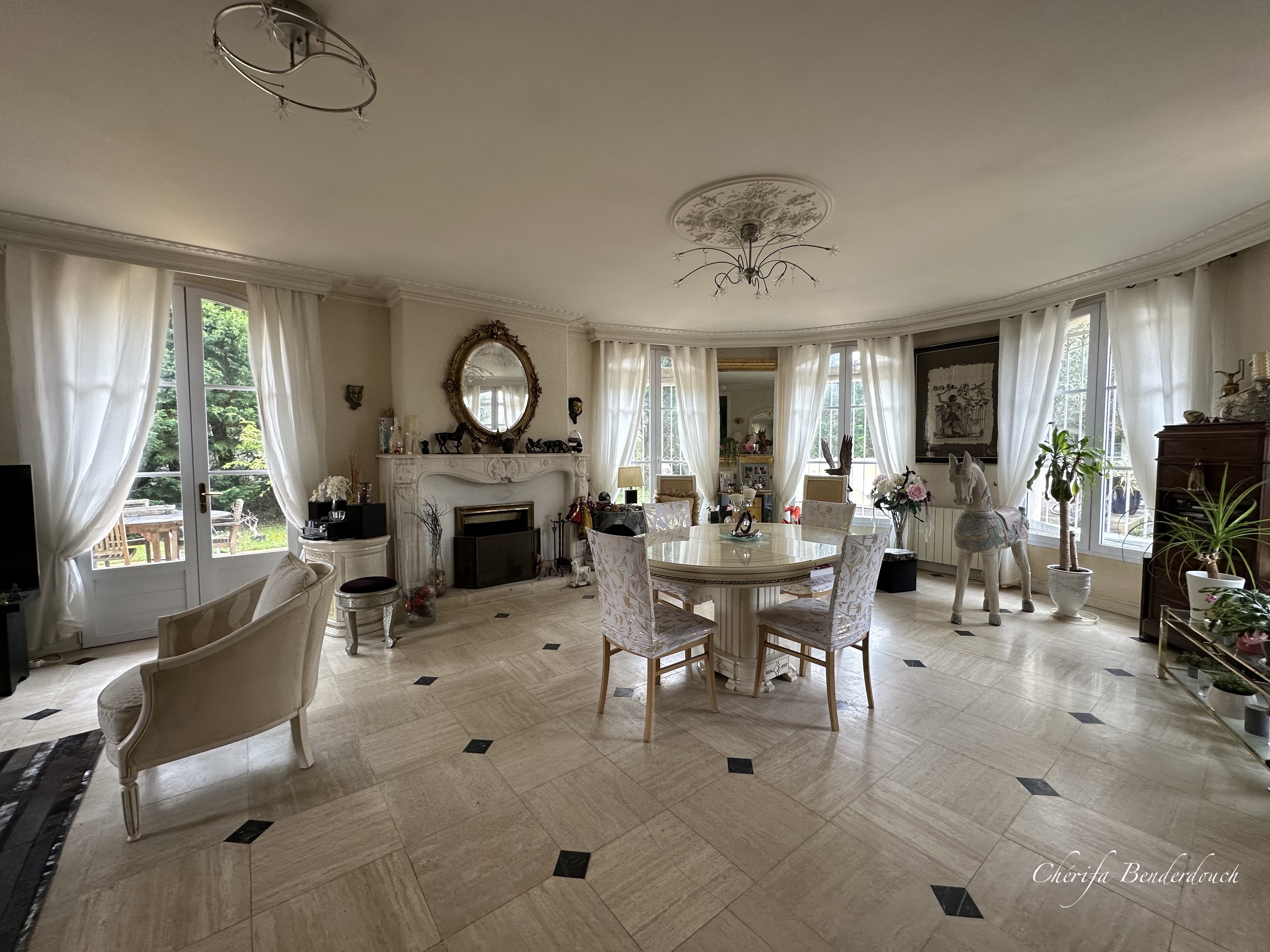 Achat immobilier Maison 10 pièces  300m2 à Saint-Selve (33650) - Photo n°1