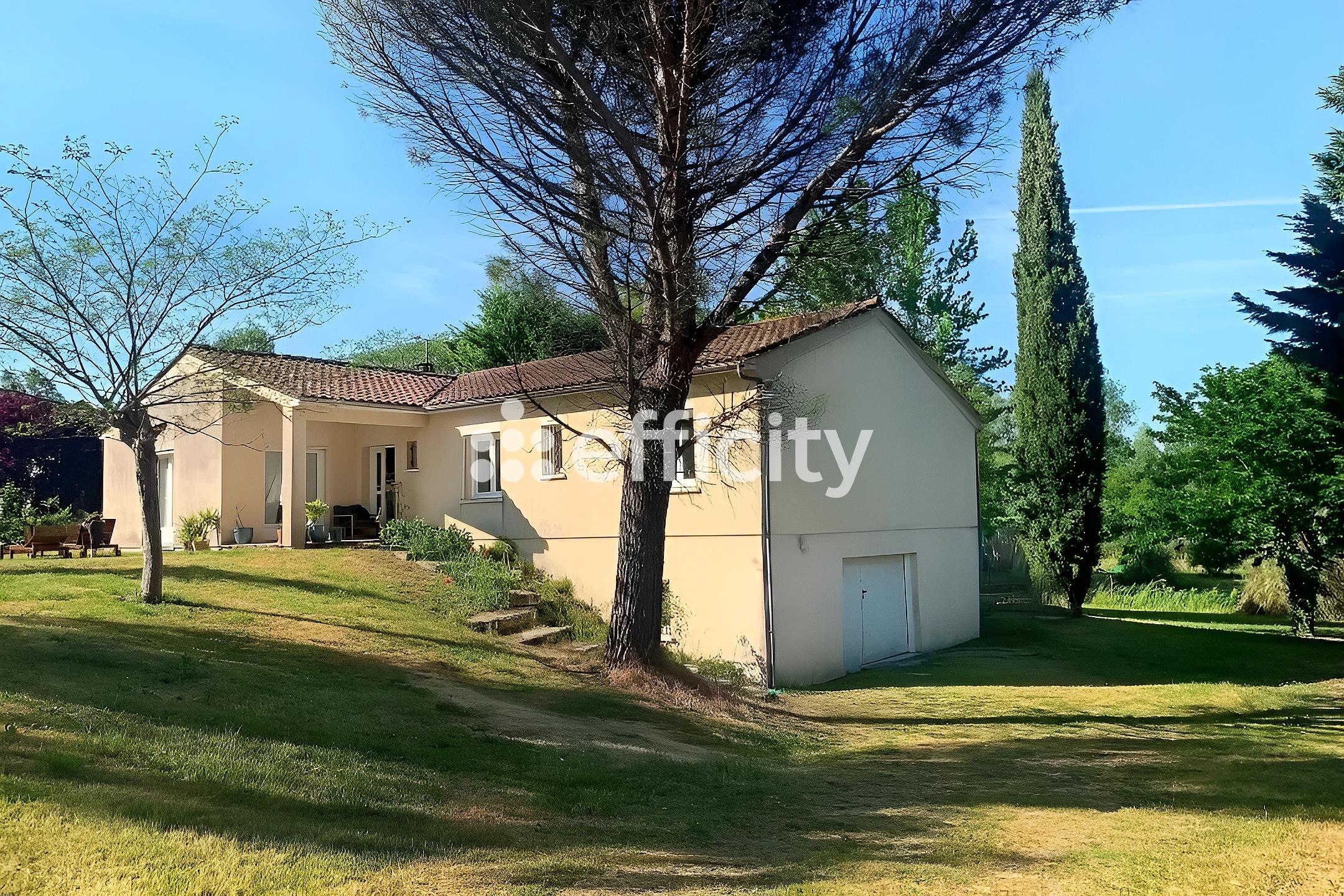 Maison 6 pièces 144 m² · à Aigre · 144 m² · 199 000 €