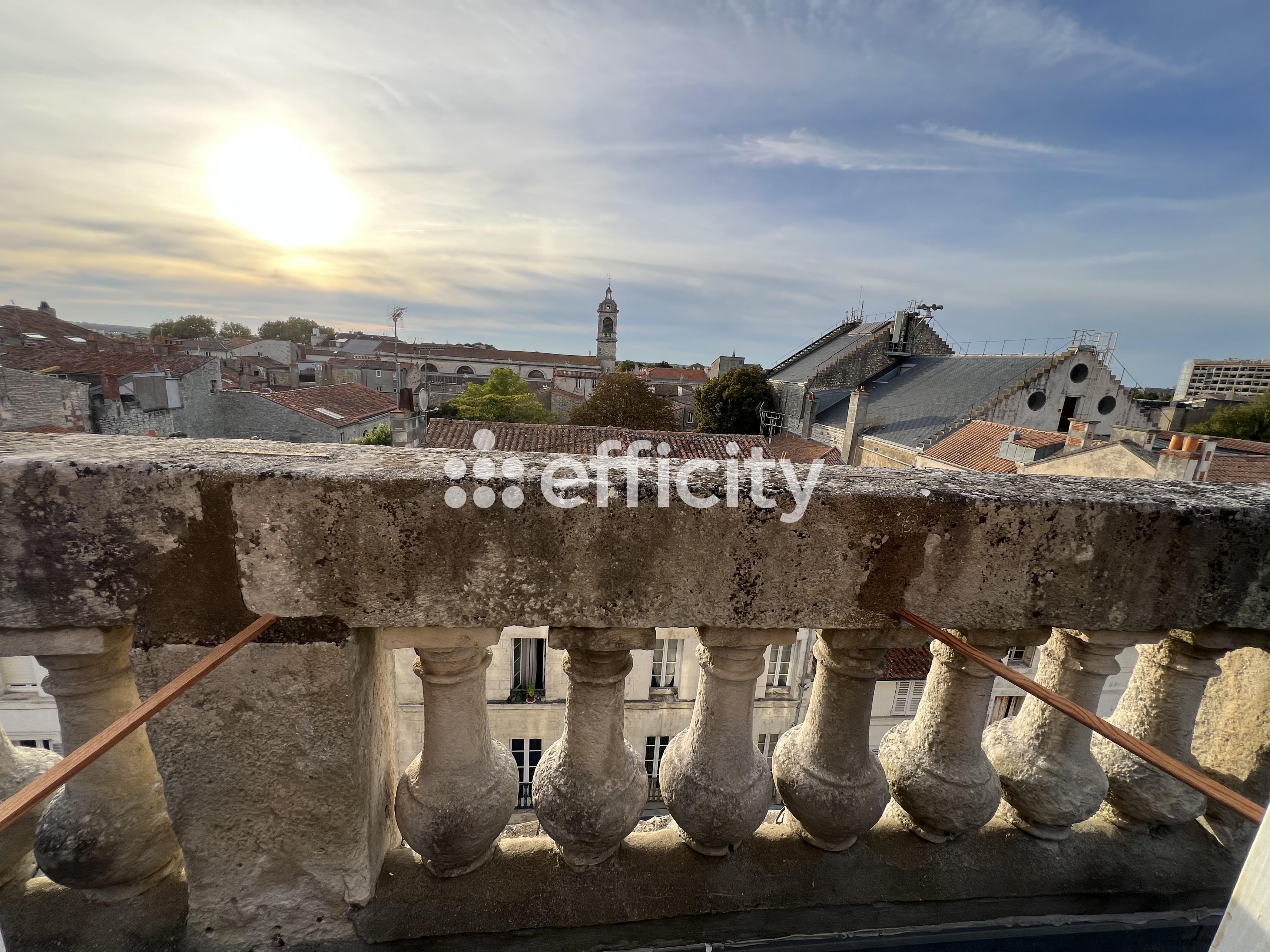 Achat immobilier Appartement 5 pièces  108m2 à Rochefort (17300) - Photo n°1