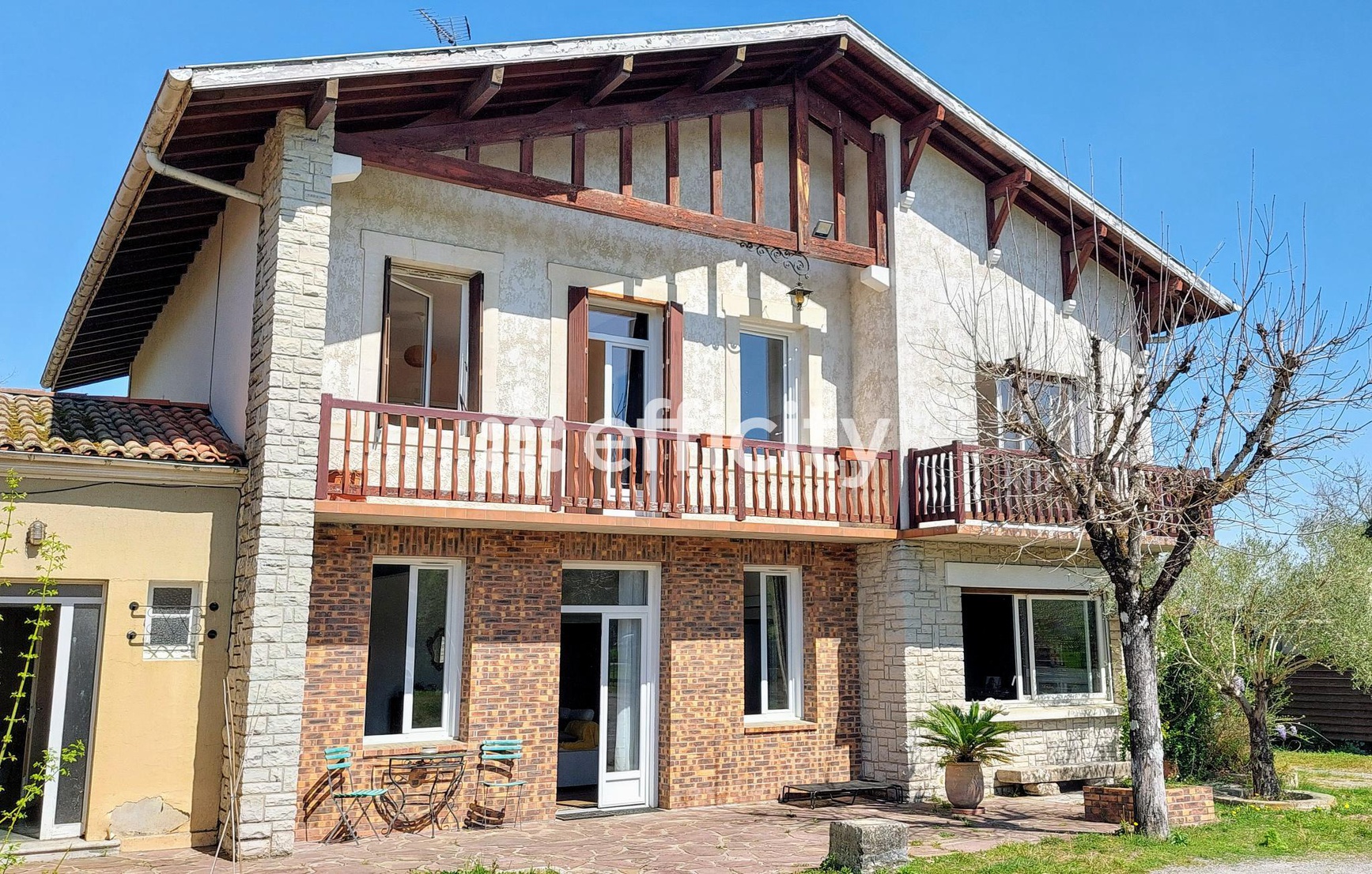 Achat immobilier Maison 9 pièces  256m2 à Magescq (40140) - Photo n°1