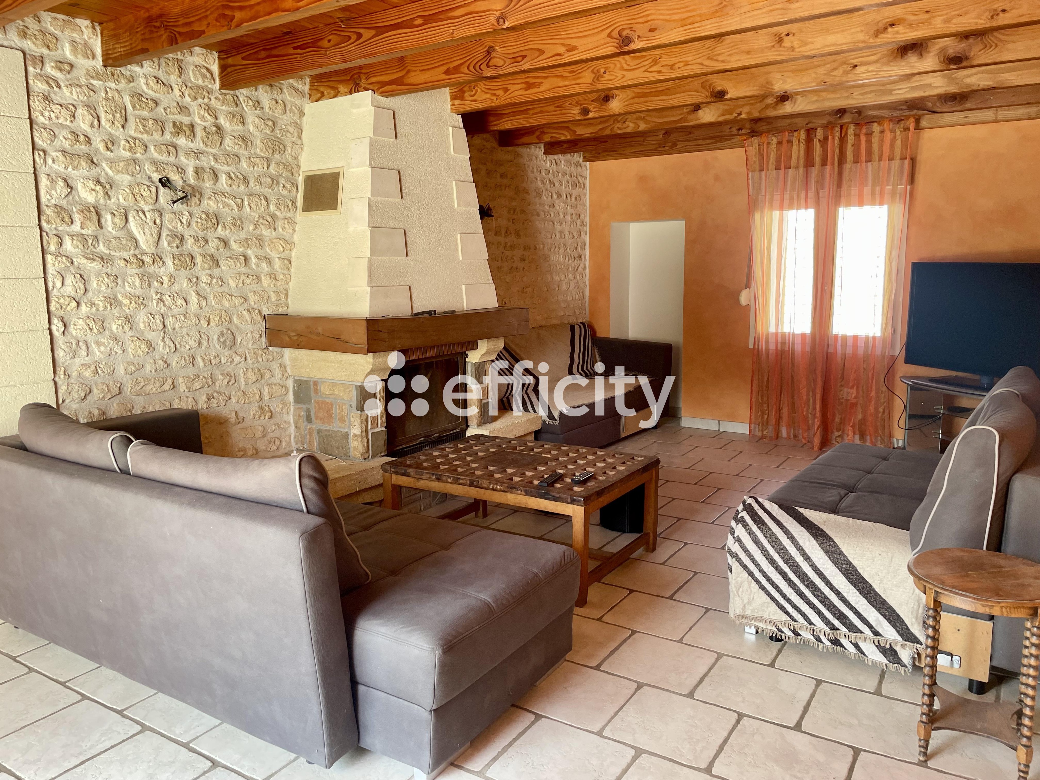 Achat immobilier Maison 8 pièces  175m2 à Saint-Just-Luzac (17320) - Photo n°1