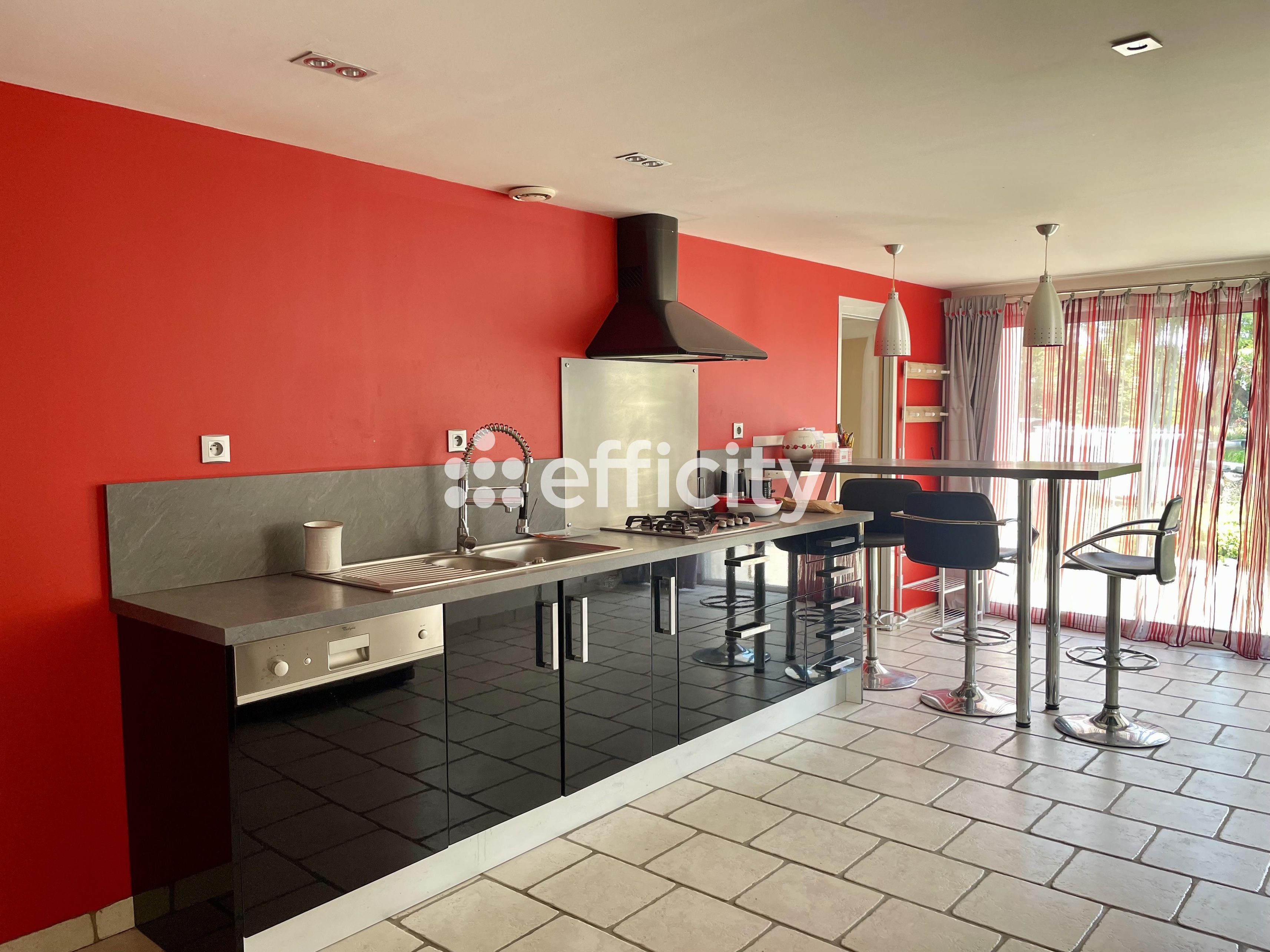 Achat immobilier Maison 8 pièces  175m2 à Saint-Just-Luzac (17320) - Photo n°5