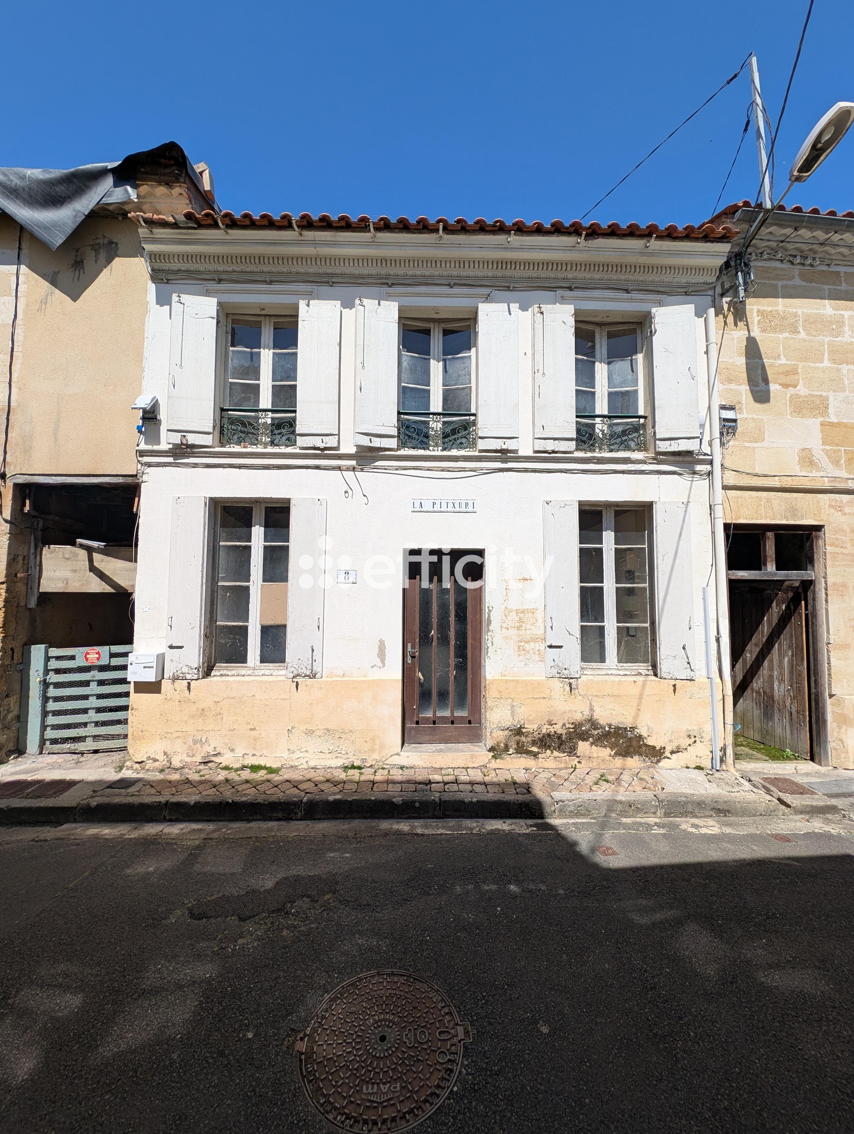 immeuble 12 pièces - 220m2 à Lesparre-Médoc (33340)