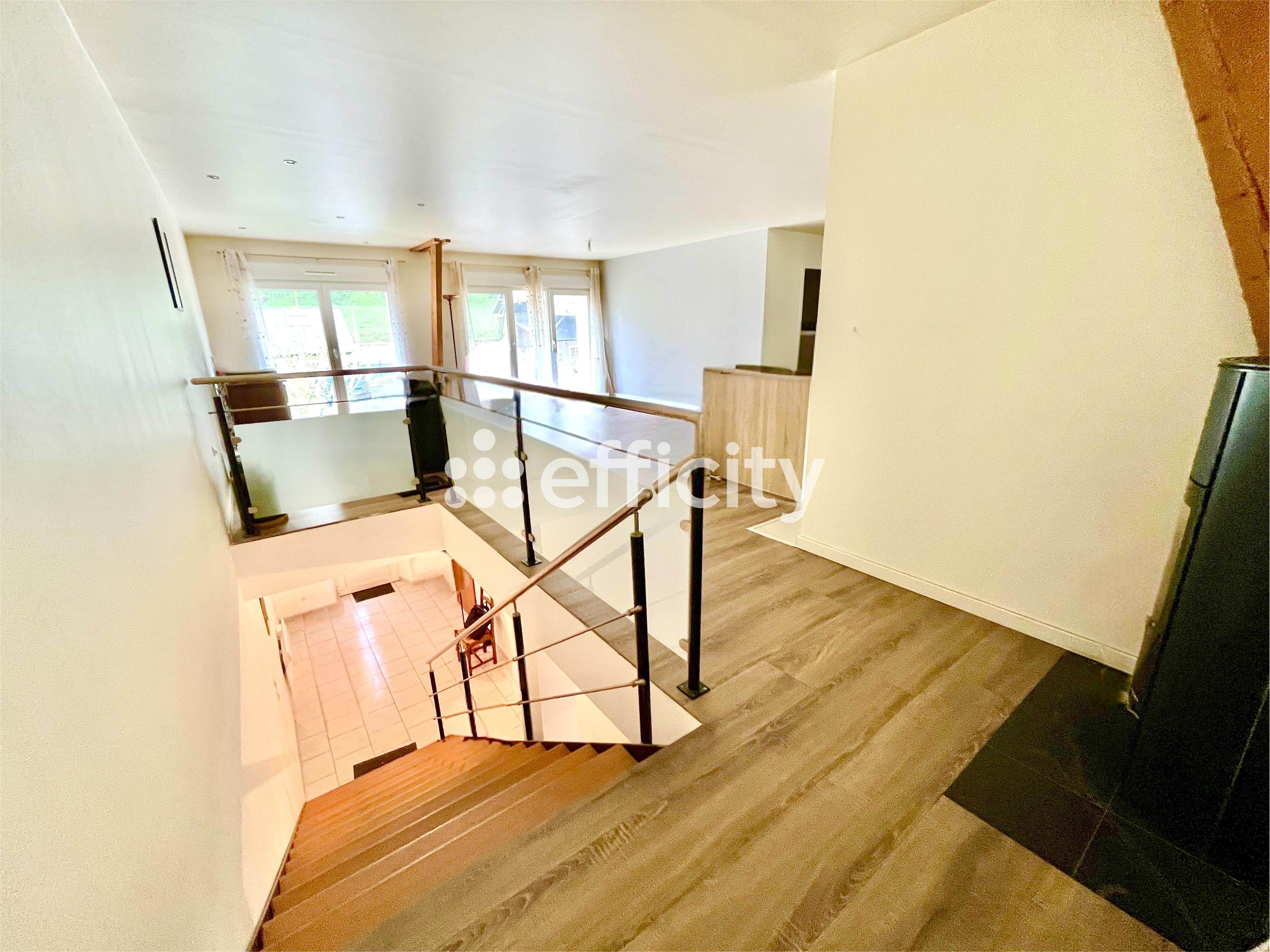 Maison 6 pièces 173 m² · à Nanteuil-la-Fosse · 173 m² · 177 000 €