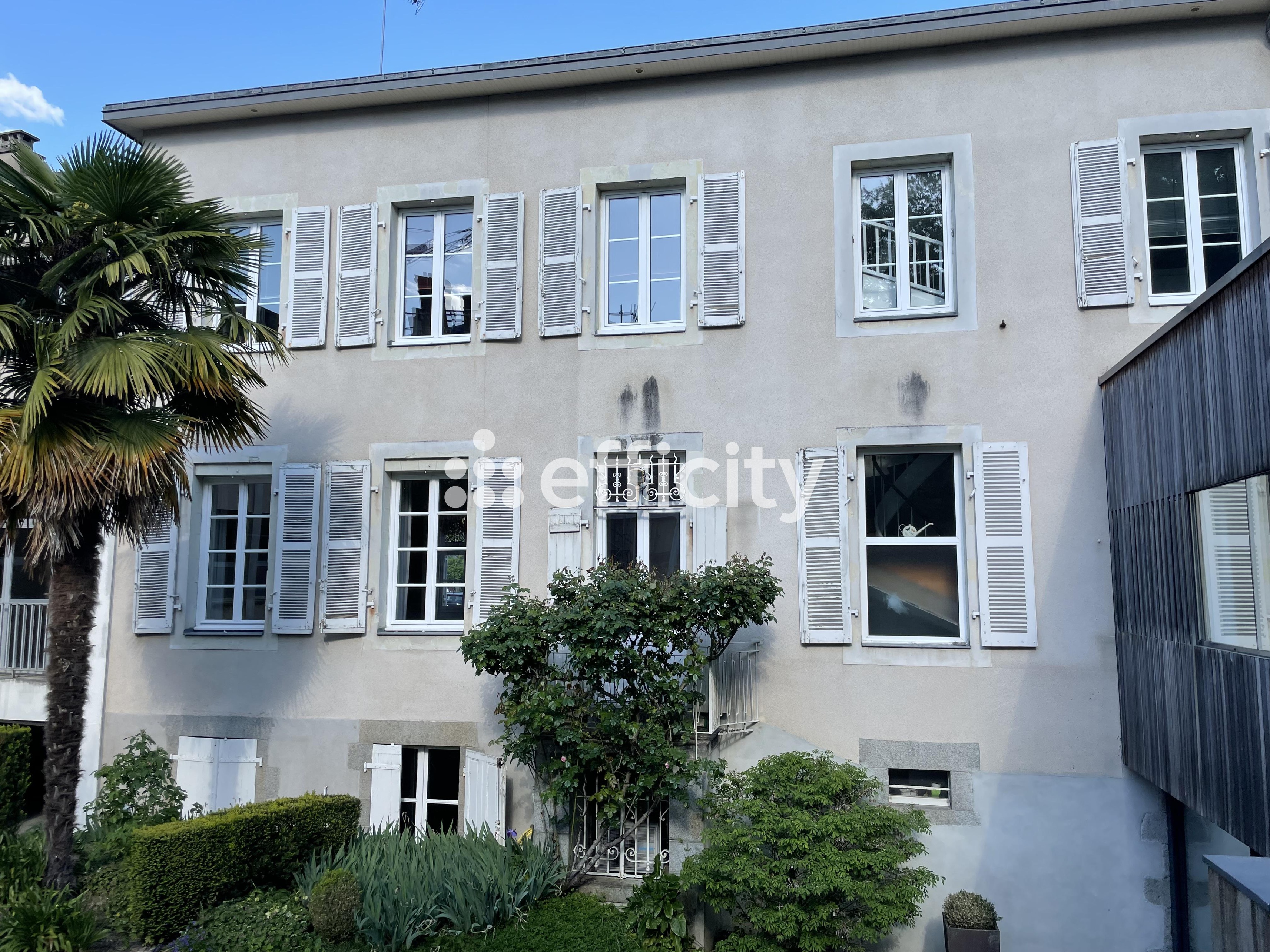 Achat immobilier Maison 10 pièces  392m2 à Laval (53000) - Photo n°1