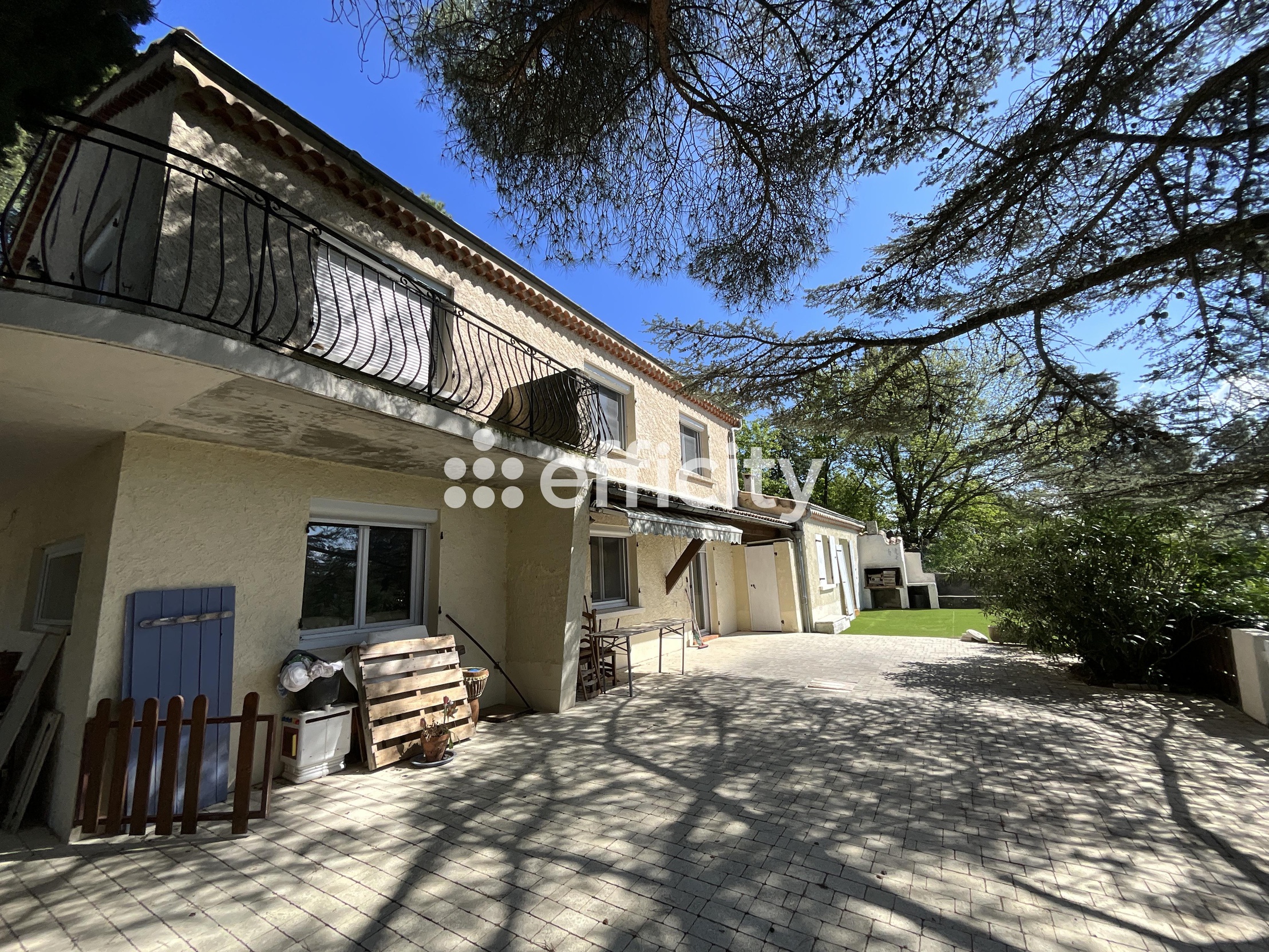 maison 11 pièces - 215,0m2 à Coux (07000)