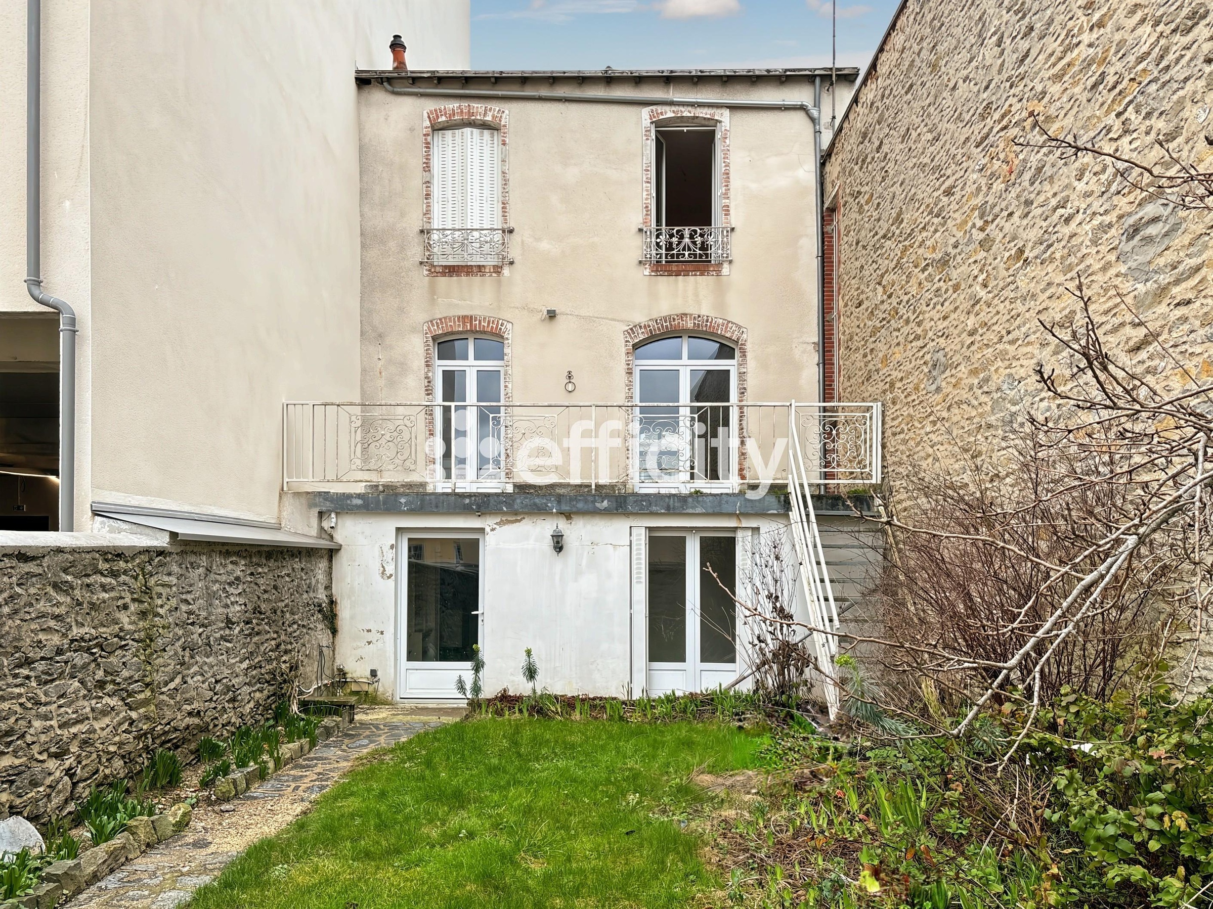 Achat immobilier Maison 6 pièces  108m2 à Laval (53000) - Photo n°1