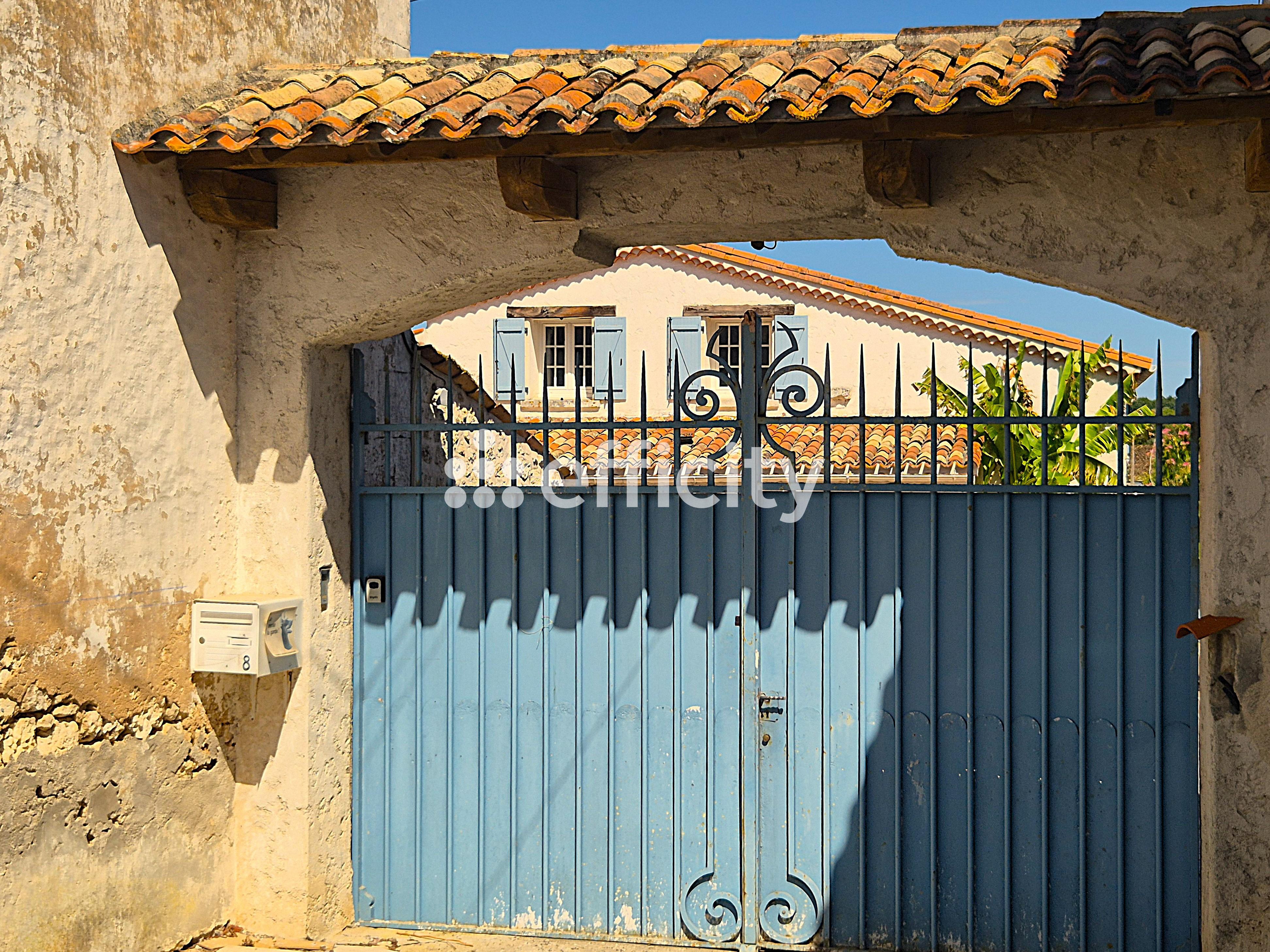 Maison 7 pièces 162 m² · à Saint-Romain-de-Benet · 162 m² · 269 610 €