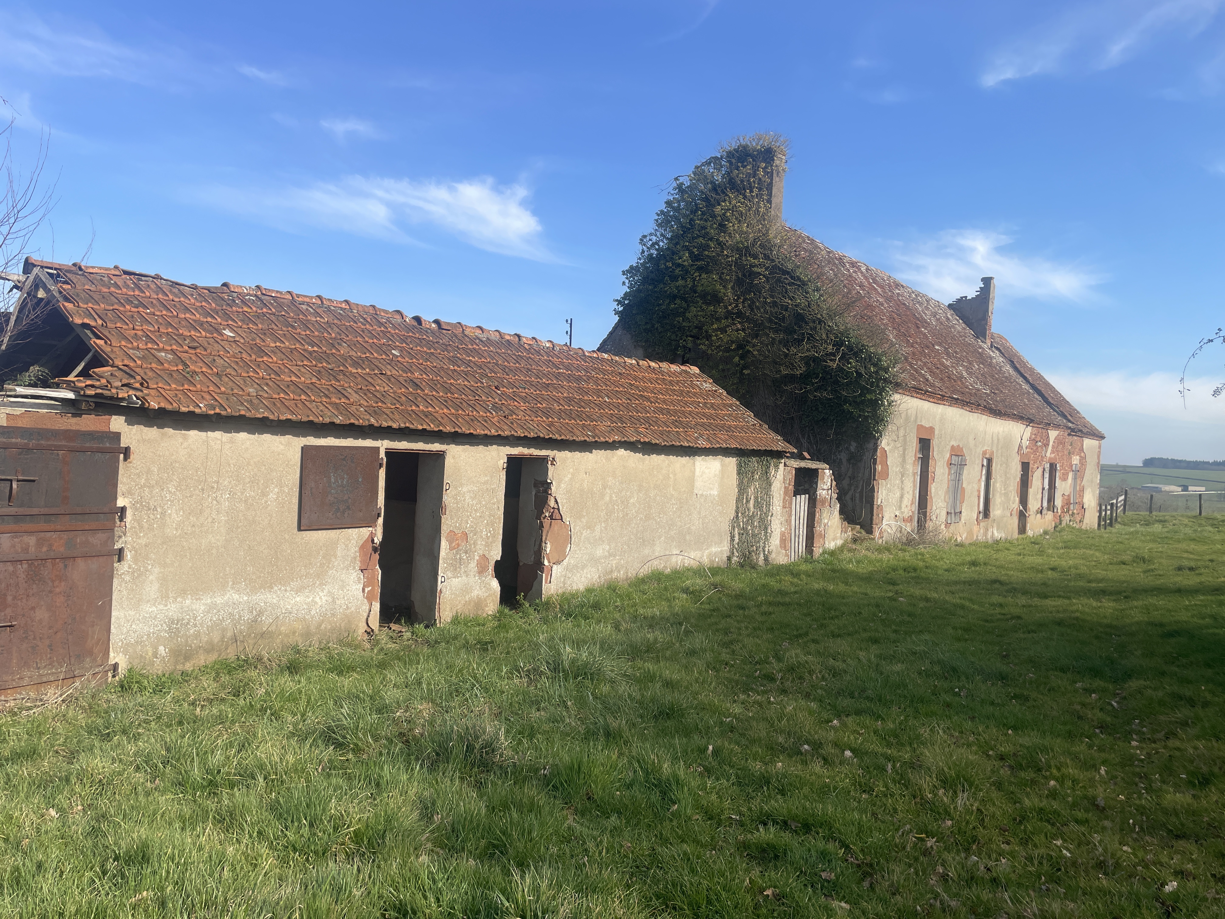 Maison 2 pièces 100 m² · à Liernolles · 100 m² · 78 500 €