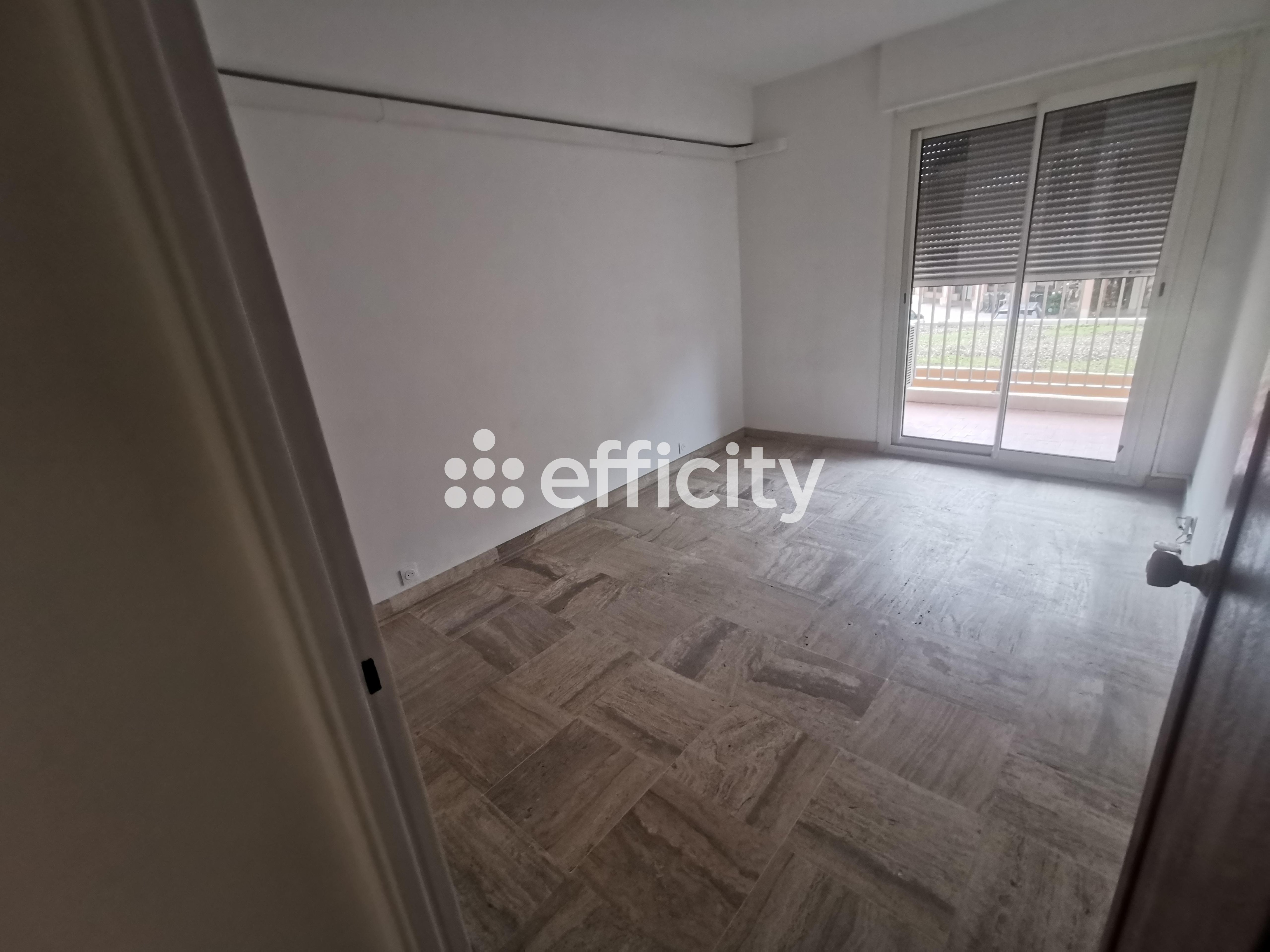 Achat immobilier Appartement 3 pièces  77m2 à Hyères (83400) - Photo n°4