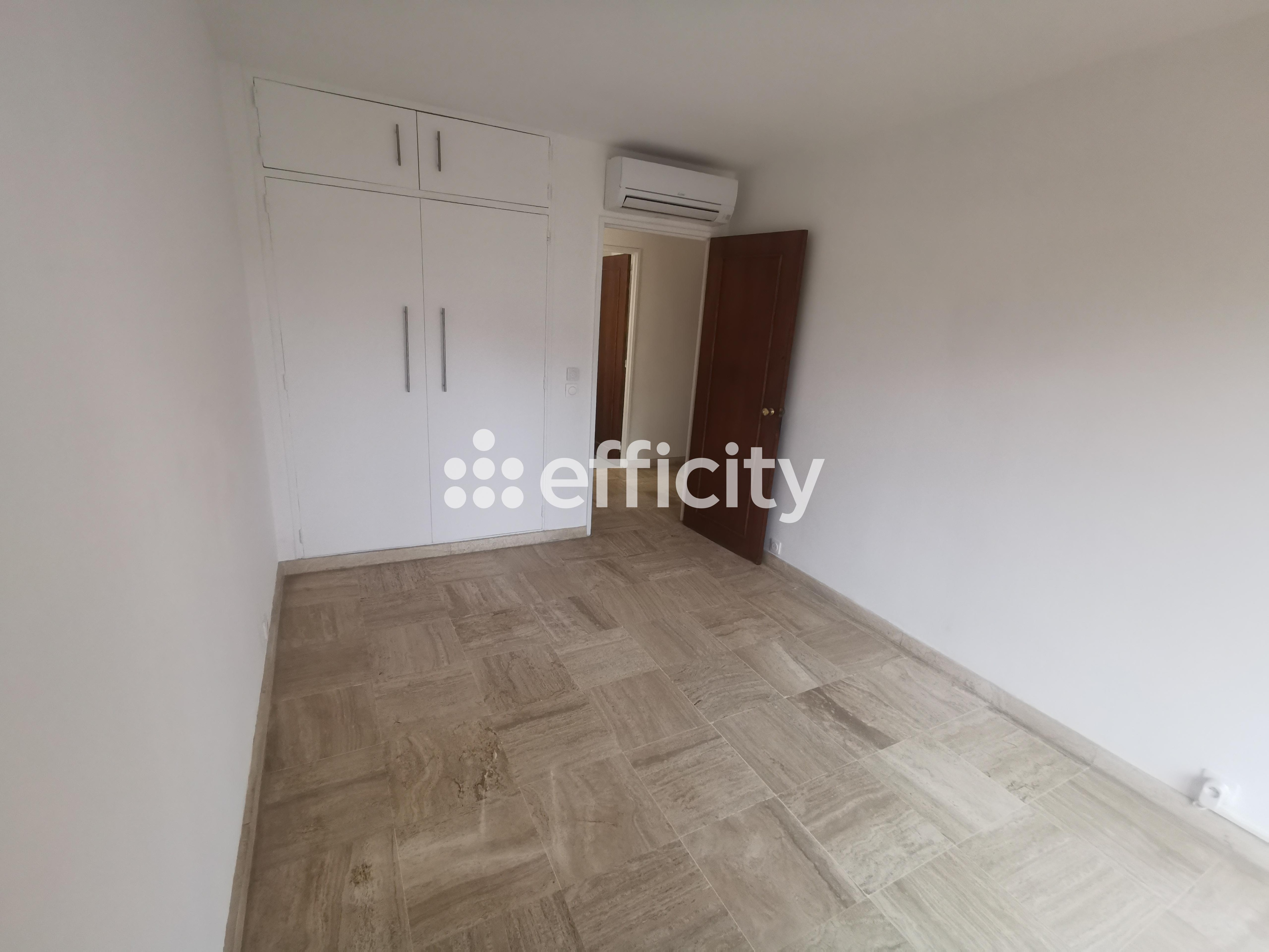 Achat immobilier Appartement 3 pièces  77m2 à Hyères (83400) - Photo n°6