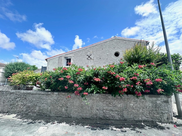 Maison 8 pièces 180 m² · à Semussac · 180 m² · 391 900 €