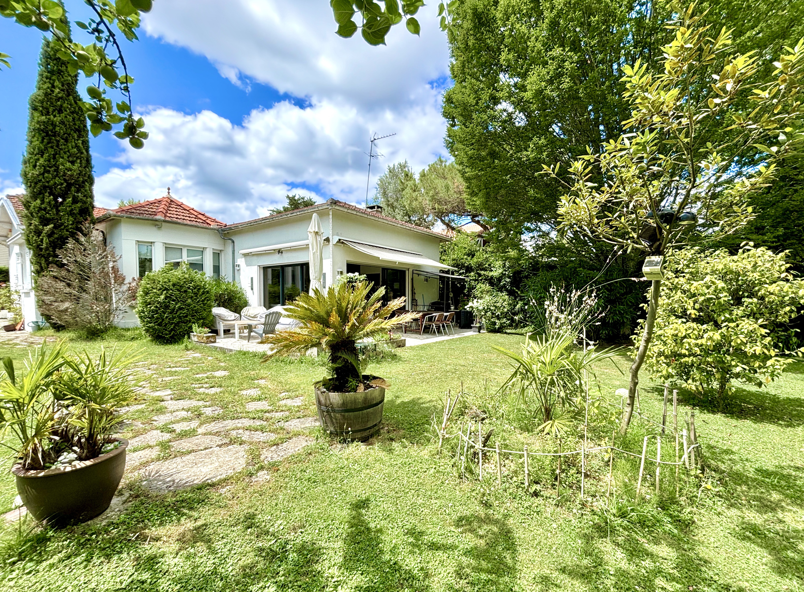 Achat immobilier Maison 8 pièces  180m2 à Mérignac (33700) - Photo n°1