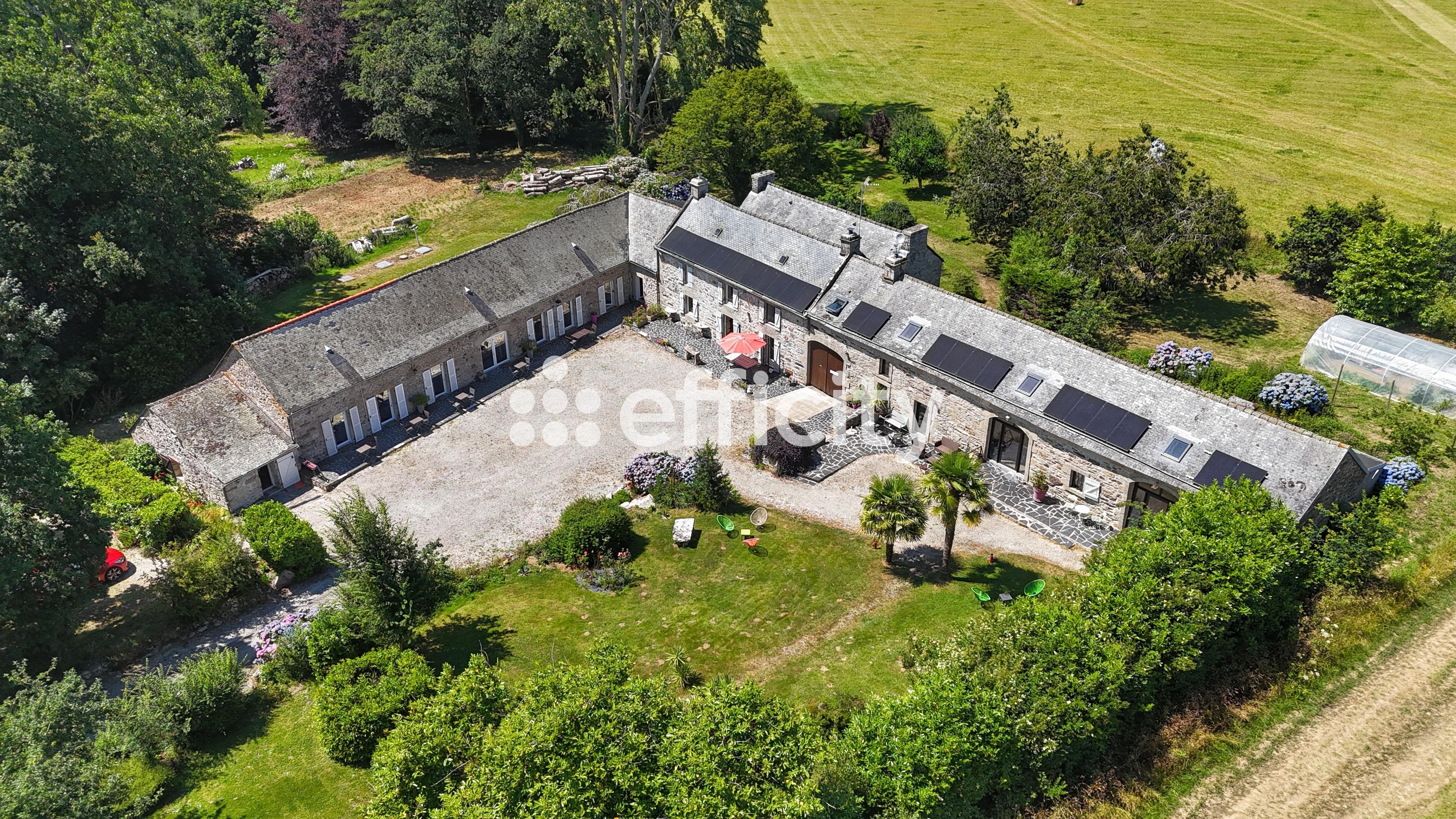 Achat immobilier Maison 20 pièces  466m2 à Plomodiern (29550) - Photo n°1