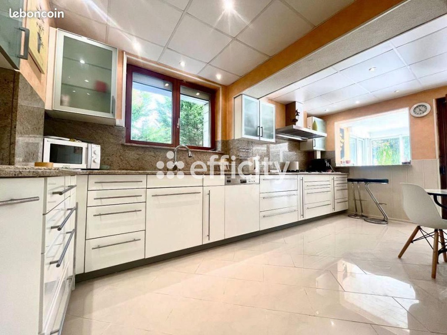 Achat immobilier Maison 8 pièces  235m2 à Brunstatt-Didenheim (68350) - Photo n°6