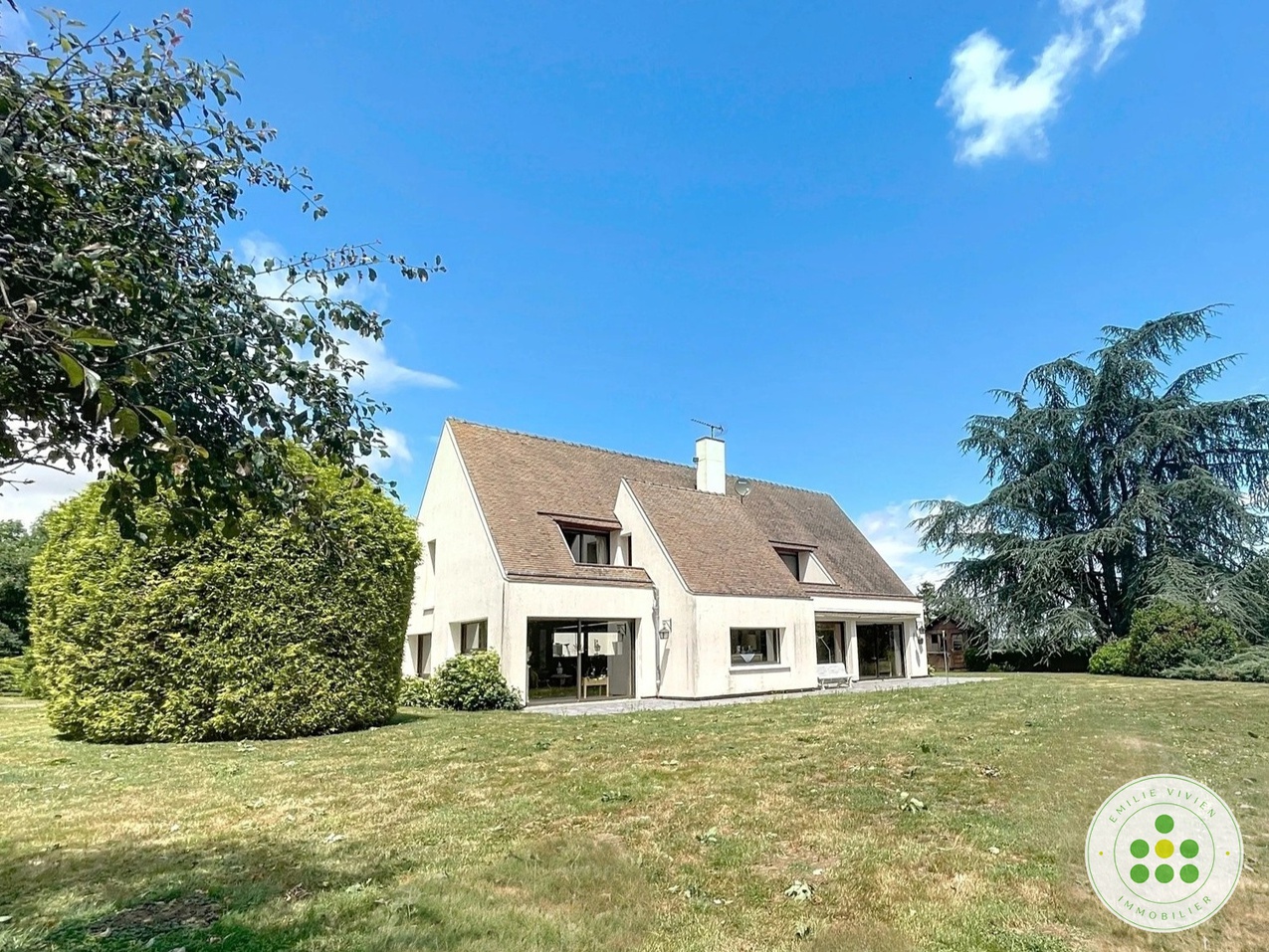 Achat immobilier Maison 8 pièces  330m2 à Châteauneuf-en-Thymerais (28170) - Photo n°1