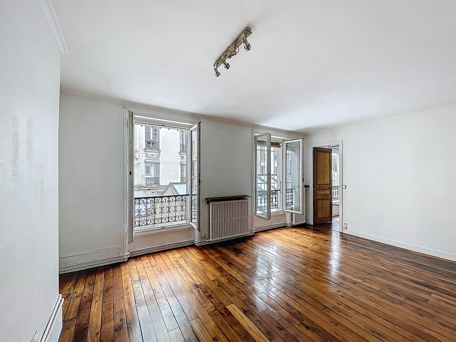 appartement 2 pièces - 53m2 à Paris (75010)