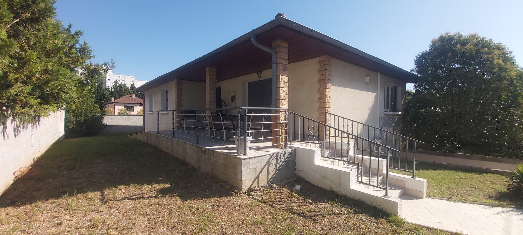 maison 5 pièces - 117m2 à Vaulx-en-Velin (69120)