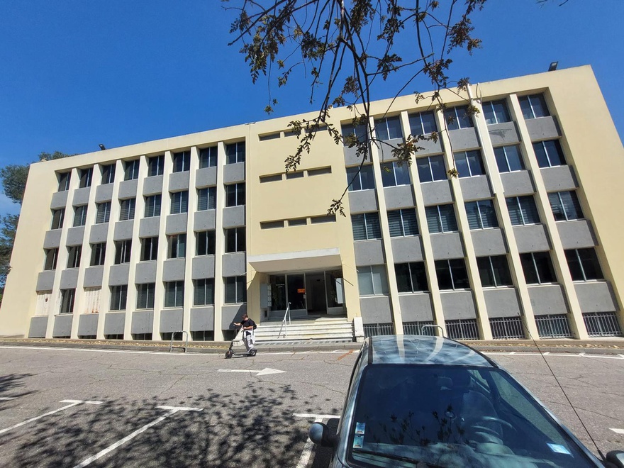 bureau 5 pièces - 99m2 à Nîmes (30000)