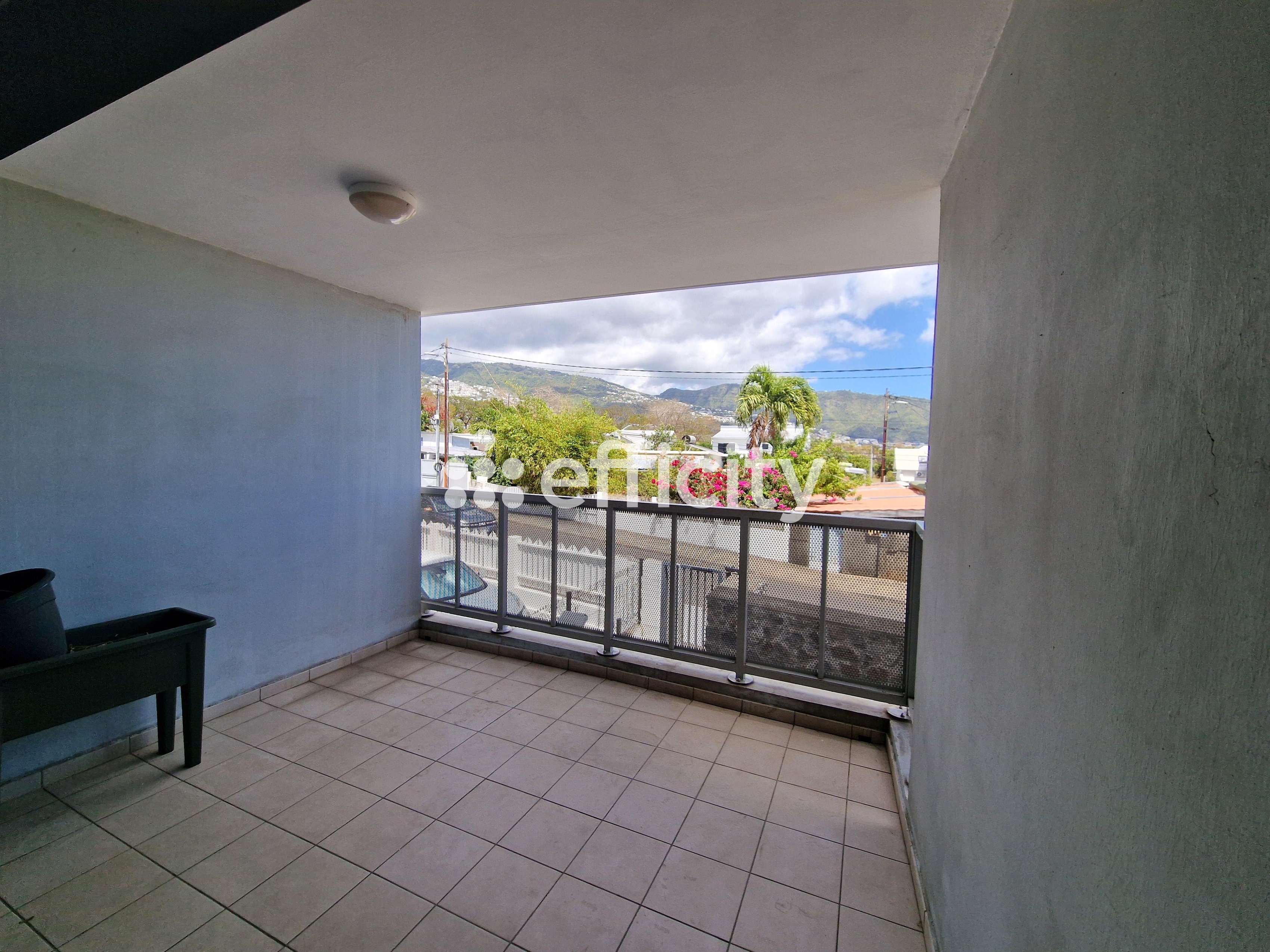 Achat immobilier Appartement 2 pièces  45m2 à Saint-Denis (97400) - Photo n°1