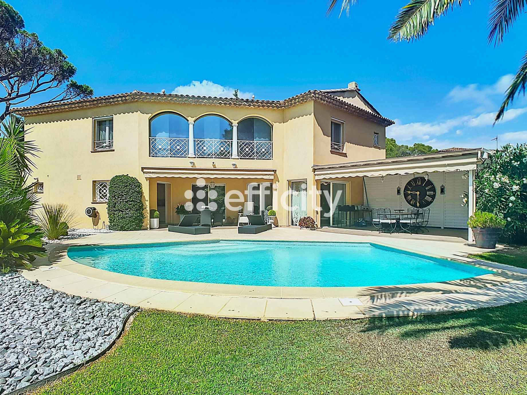maison 5 pièces - 180,0m2 à Saint-Raphaël (83700)