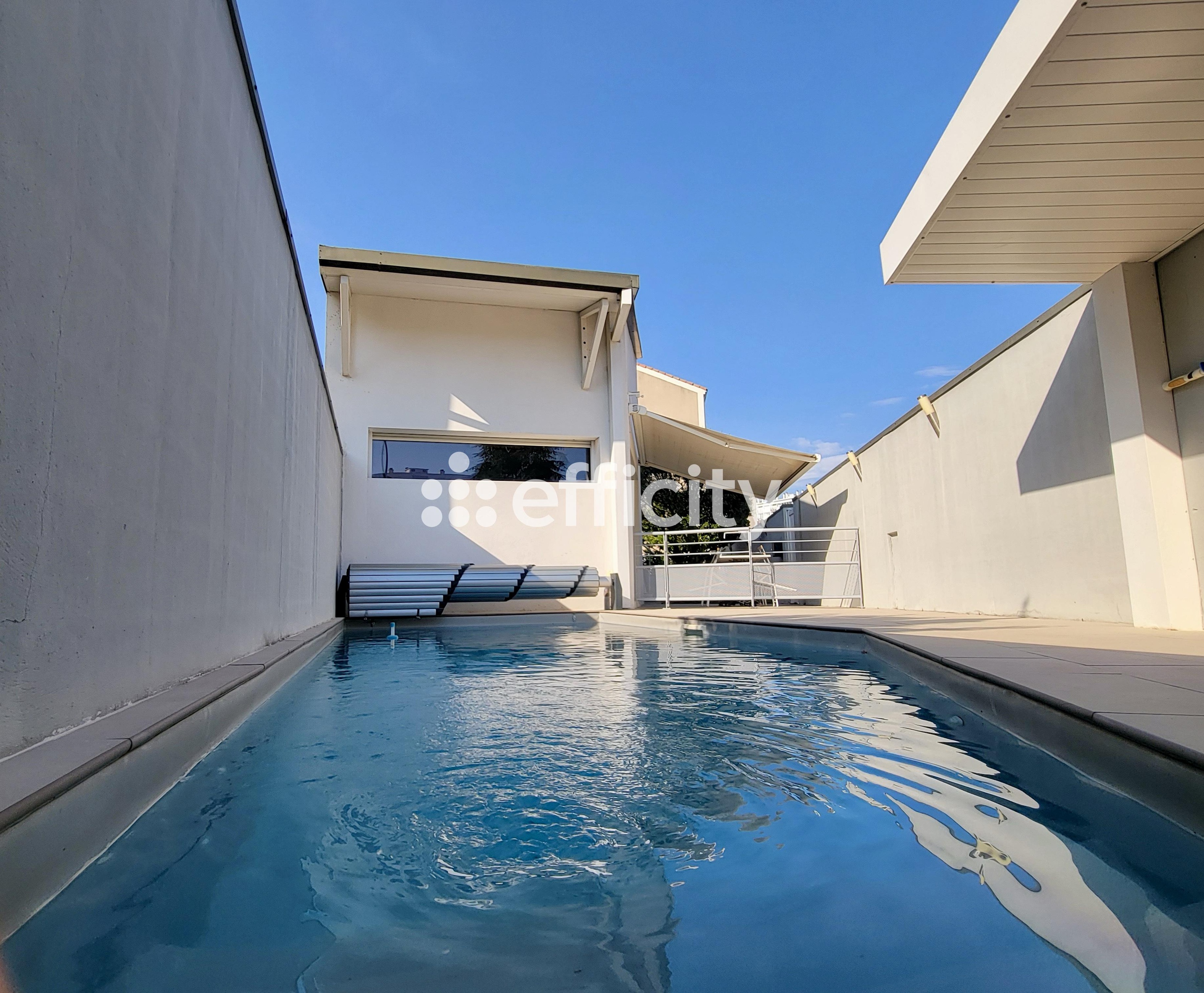 Achat immobilier Maison 5 pièces  210m2 à Valence (26000) - Photo n°1