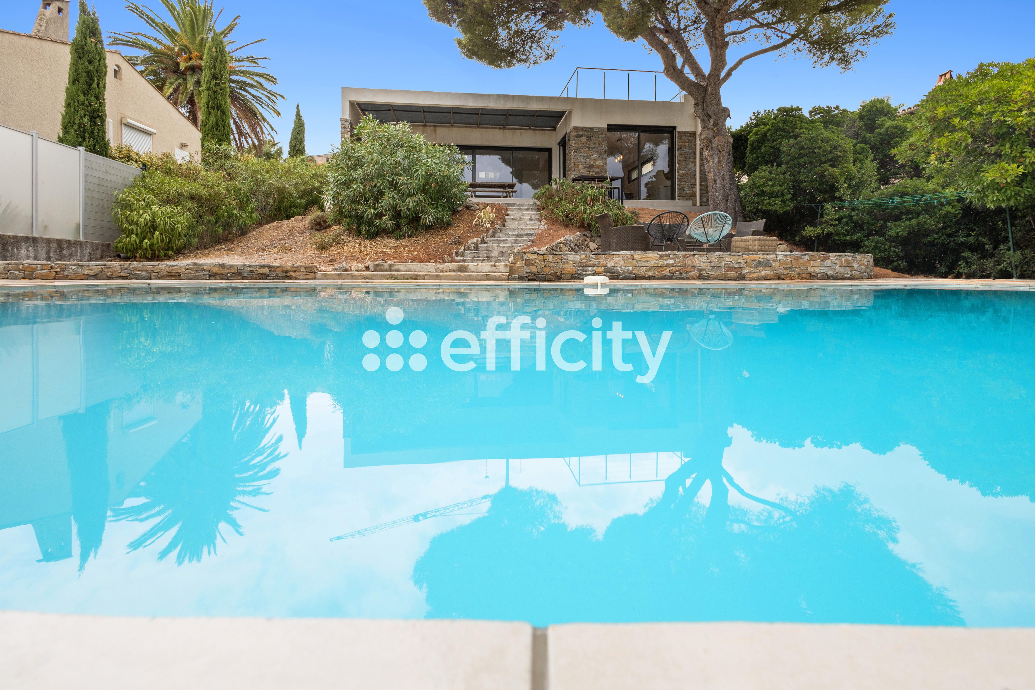 maison 7 pièces - 211m2 à Roquebrune-sur-Argens (83380)