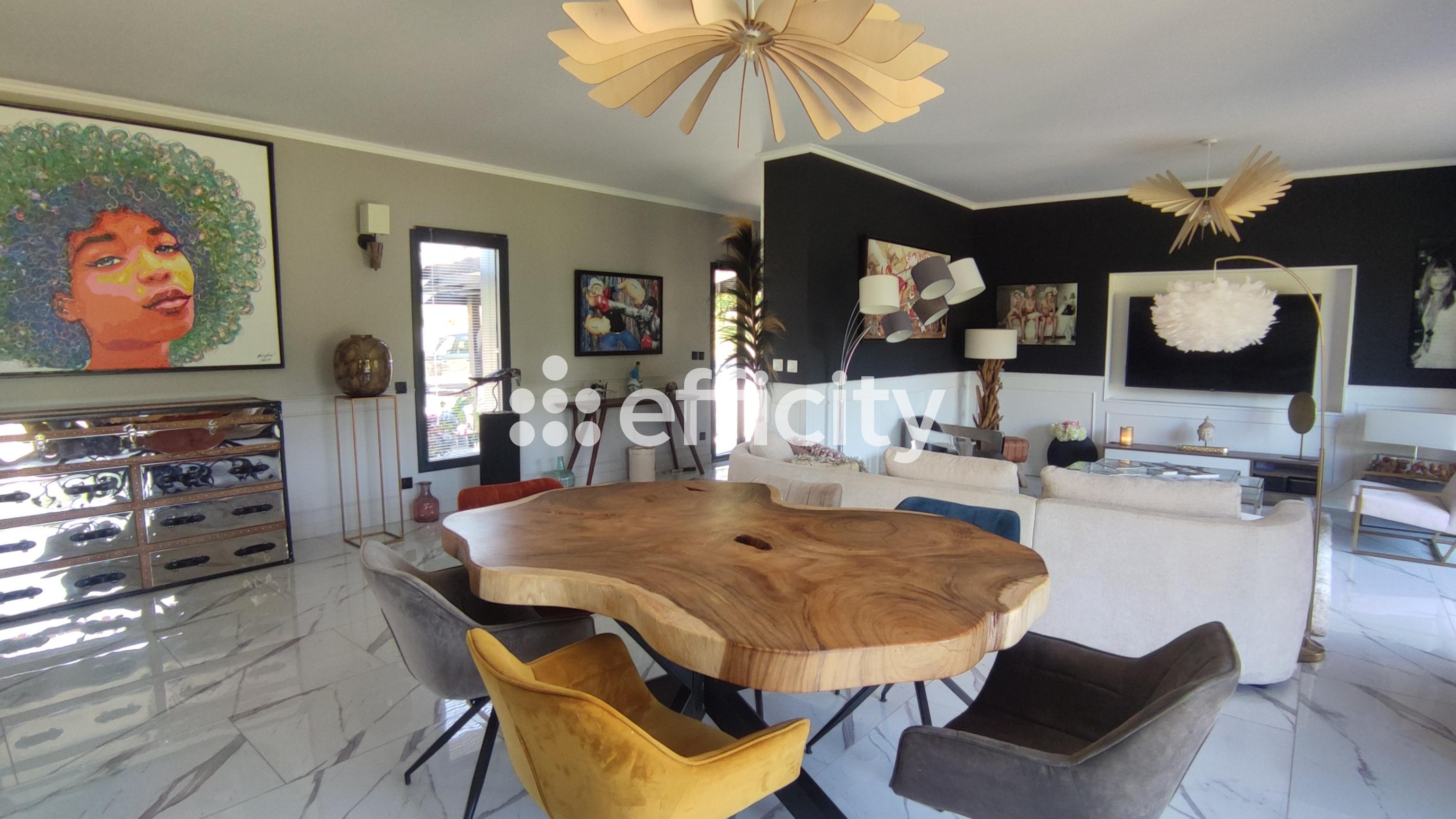 Maison 6 pièces 200 m² · à Lagraulière · 200 m² · 354 000 €