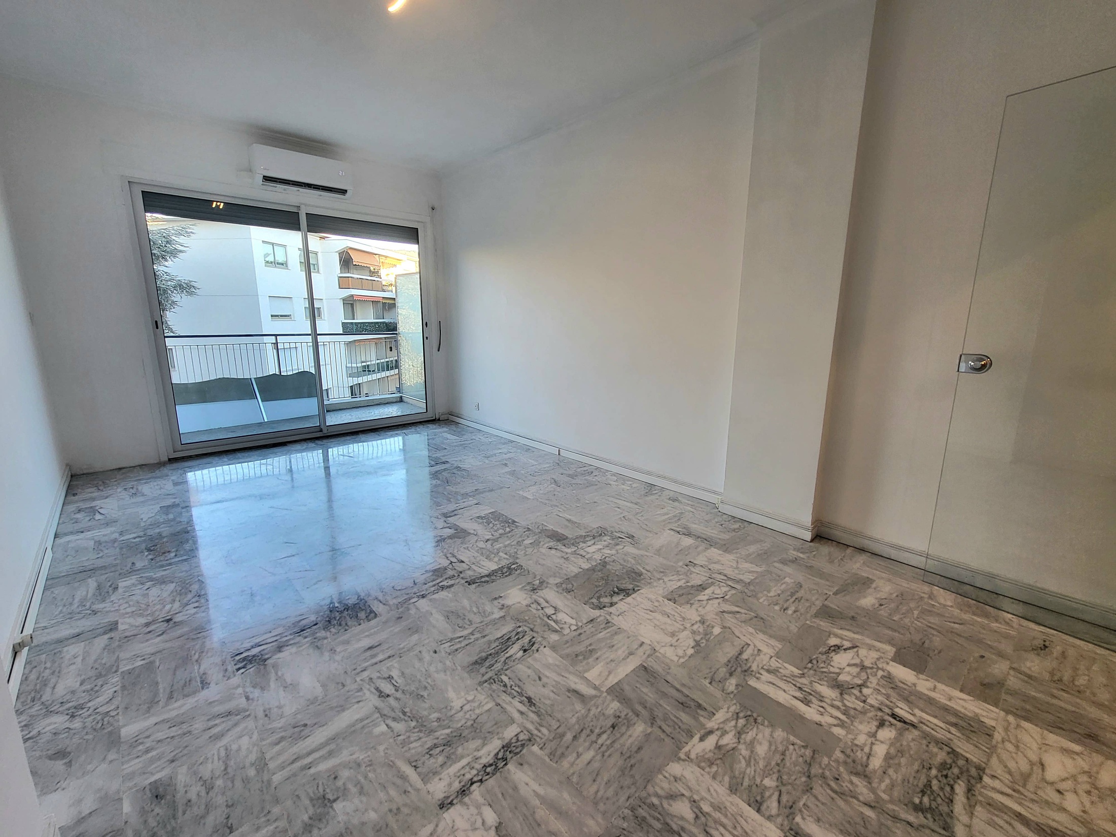 appartement 2 pièces - 61m2 à Nice (06000)
