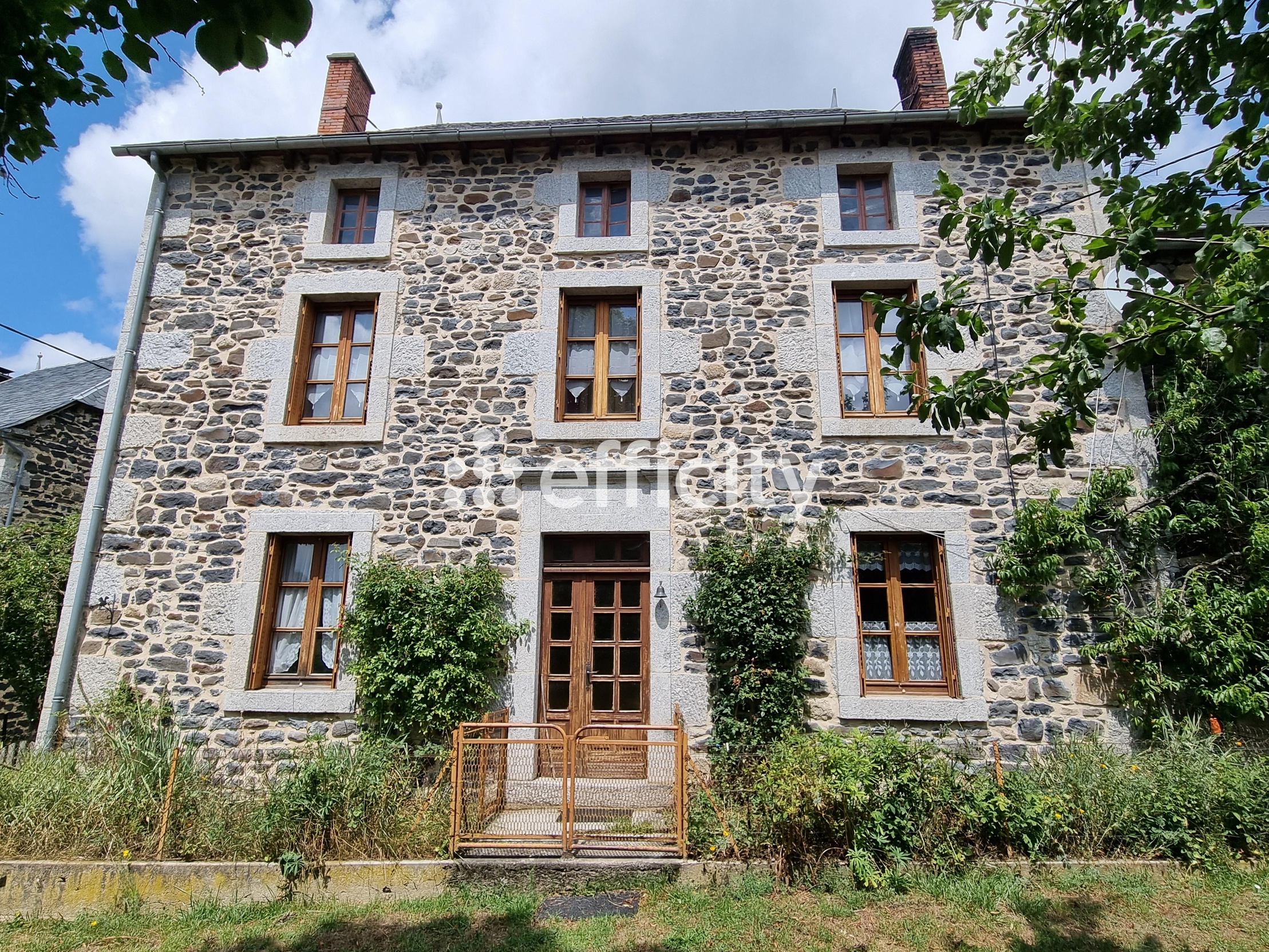 maison 8 pièces - 133m2 à Lorcières (15320)