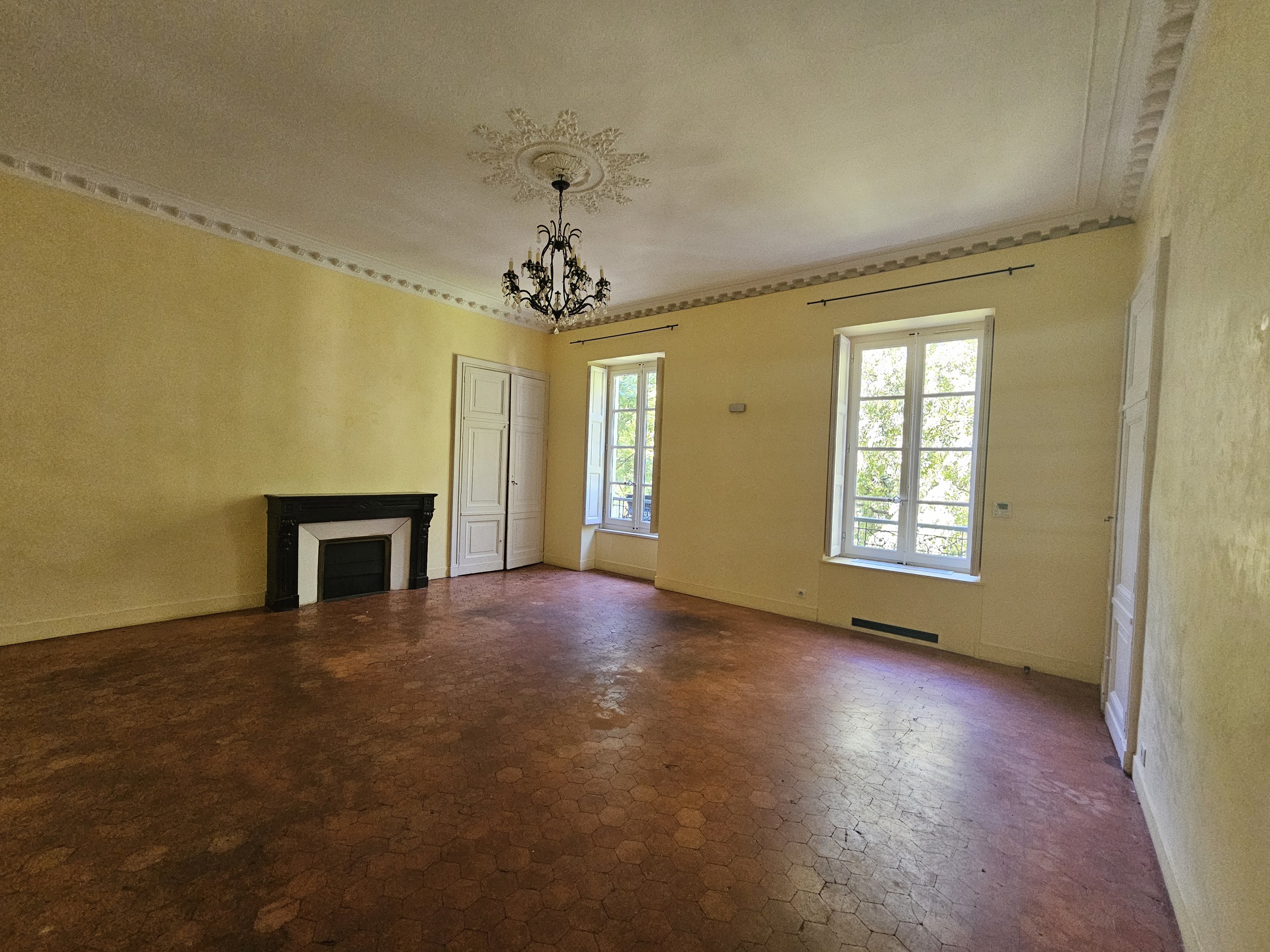 appartement 6 pièces - 140m2 à Nîmes (30000)