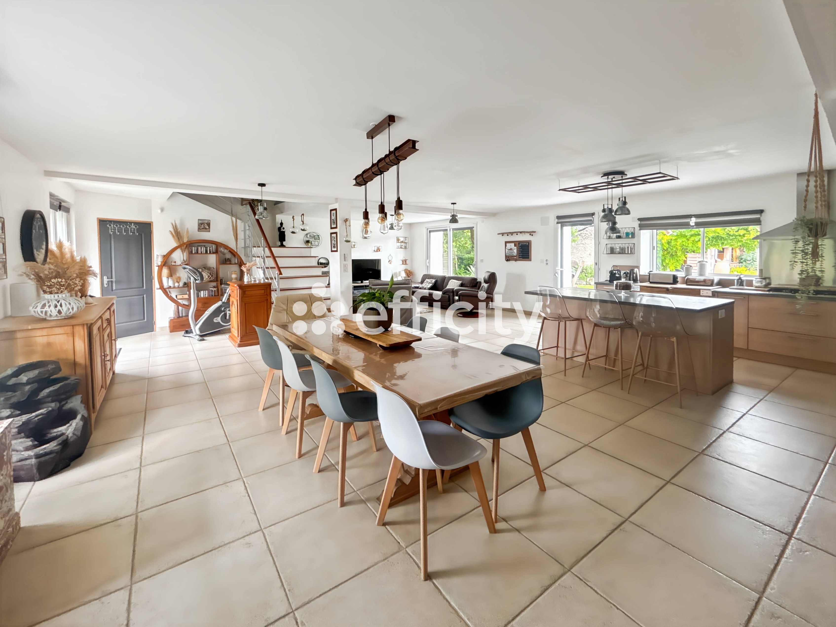 Achat immobilier Maison 6 pièces  192m2 à Nantillé (17770) - Photo n°5