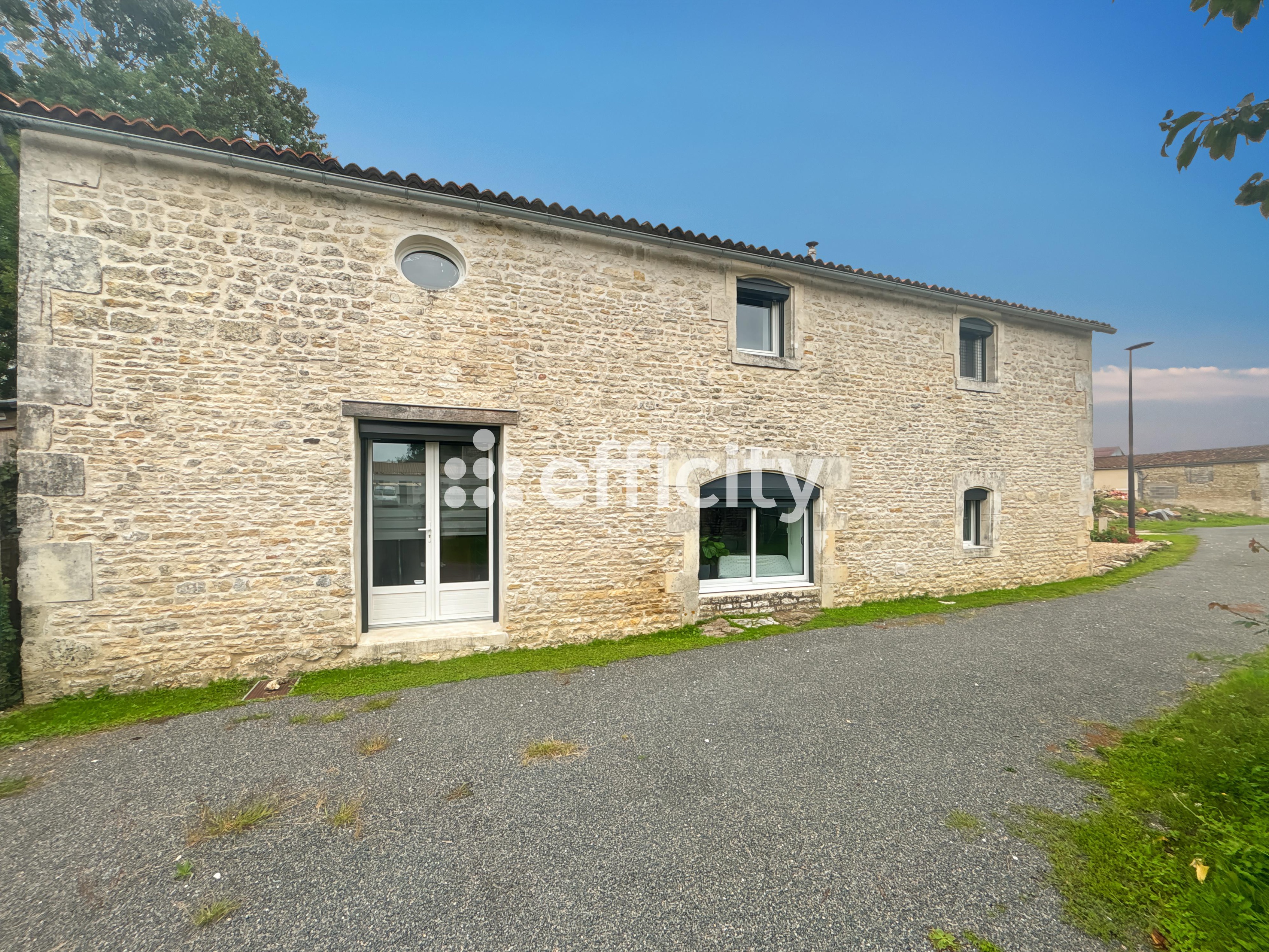 Achat immobilier Maison 6 pièces  192m2 à Nantillé (17770) - Photo n°19