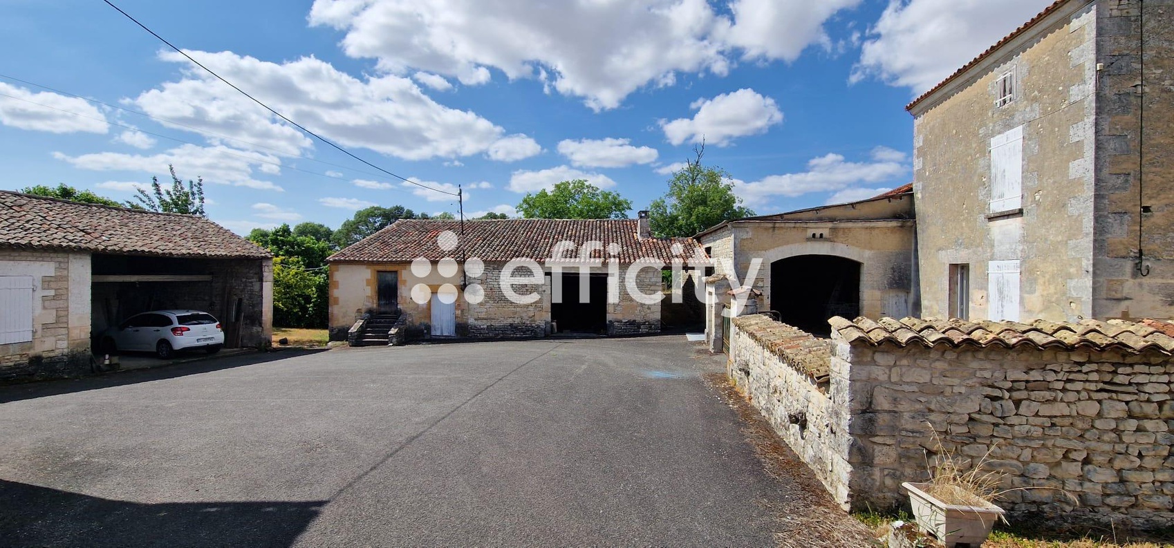 Achat immobilier Maison 7 pièces  165m2 à Champniers (16430) - Photo n°1