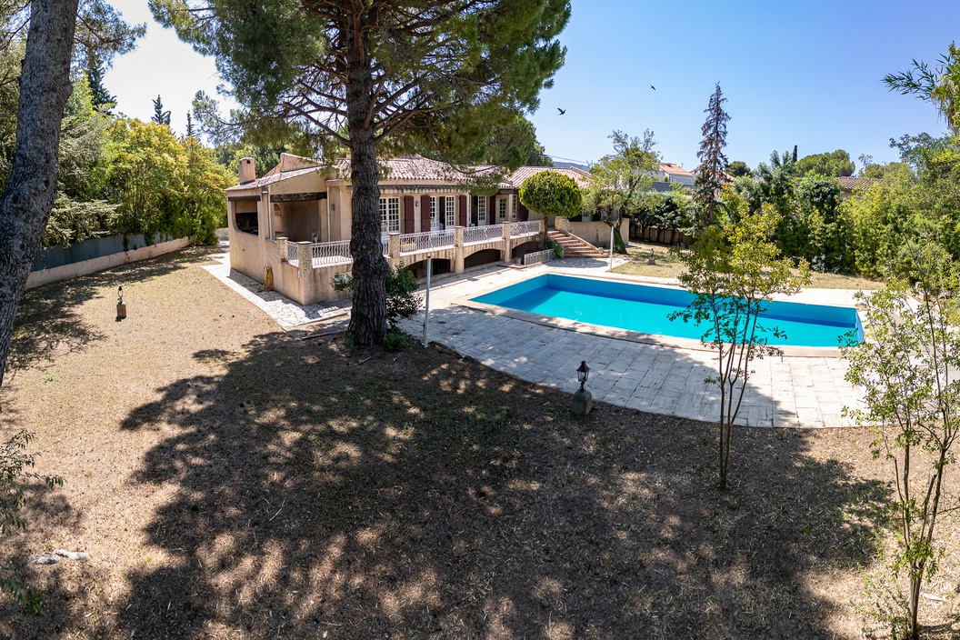 maison 6 pièces - 219m2 à Marseille (13012)